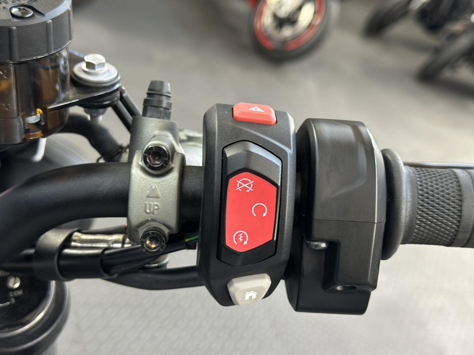 Triumph Street Triple 765 765 RS Naked Petrol Manual X-ring Euro 5 (124 ps)