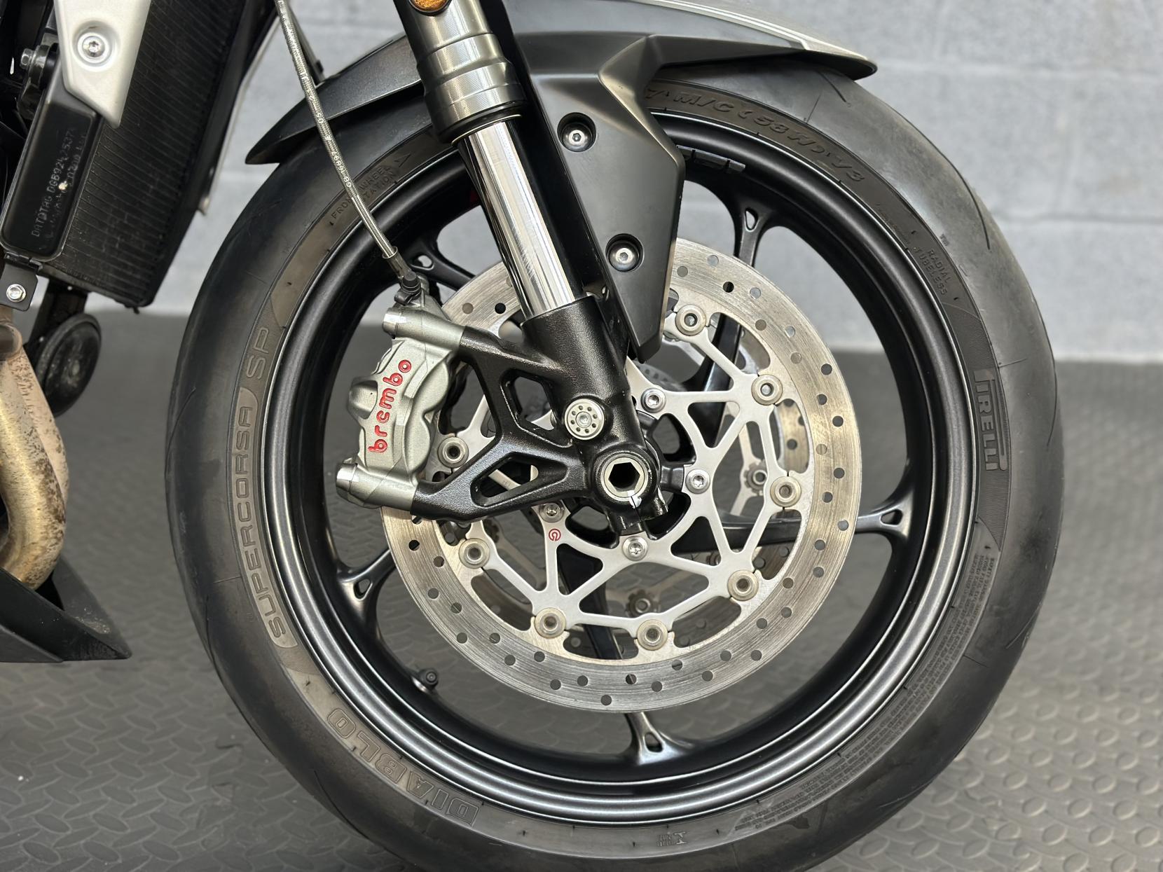 Triumph Street Triple 765 765 RS Naked Petrol Manual X-ring Euro 5 (124 ps)