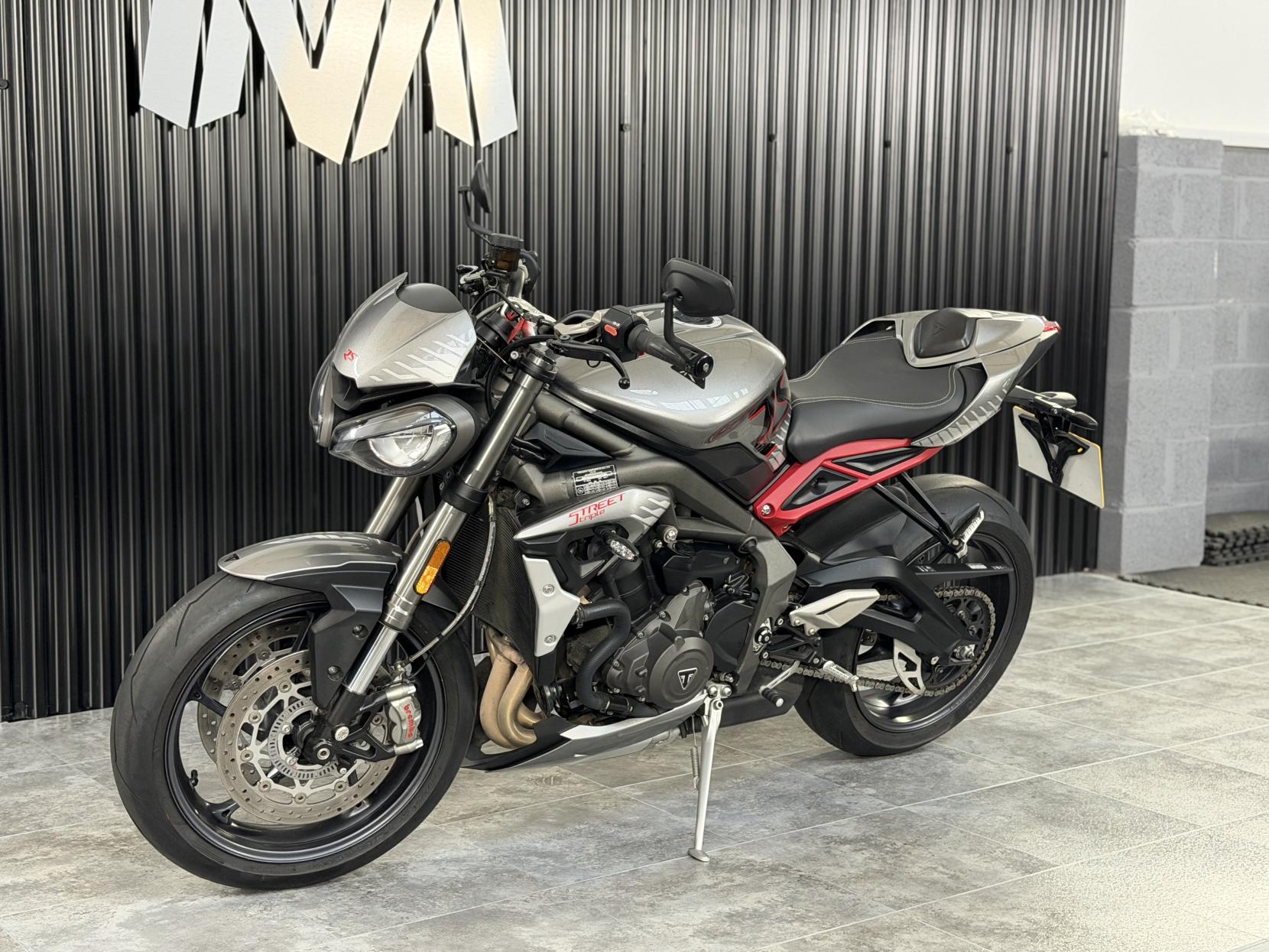 Triumph Street Triple 765 765 RS Naked Petrol Manual X-ring Euro 5 (124 ps)