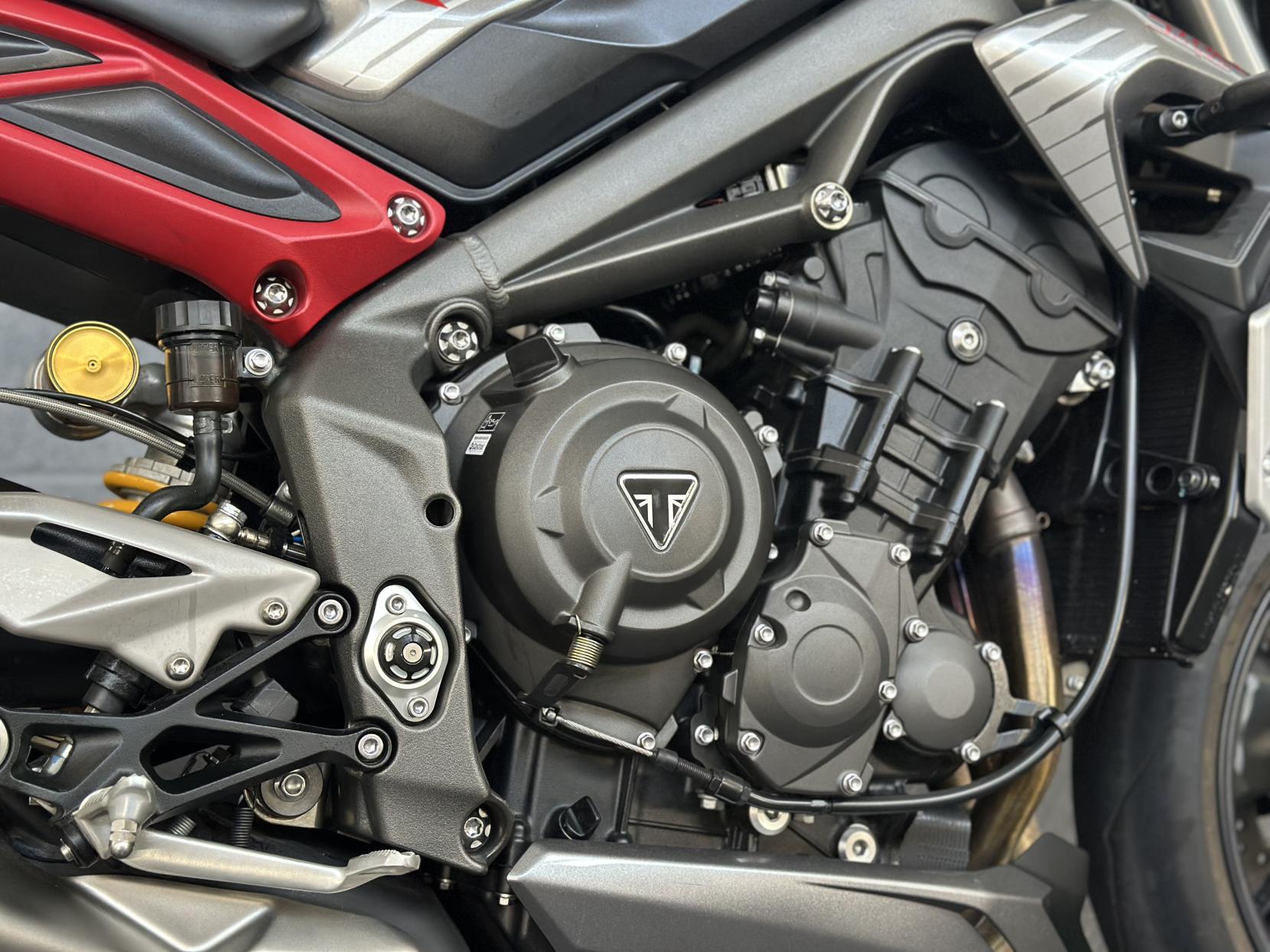 Triumph Street Triple 765 765 RS Naked Petrol Manual X-ring Euro 5 (124 ps)