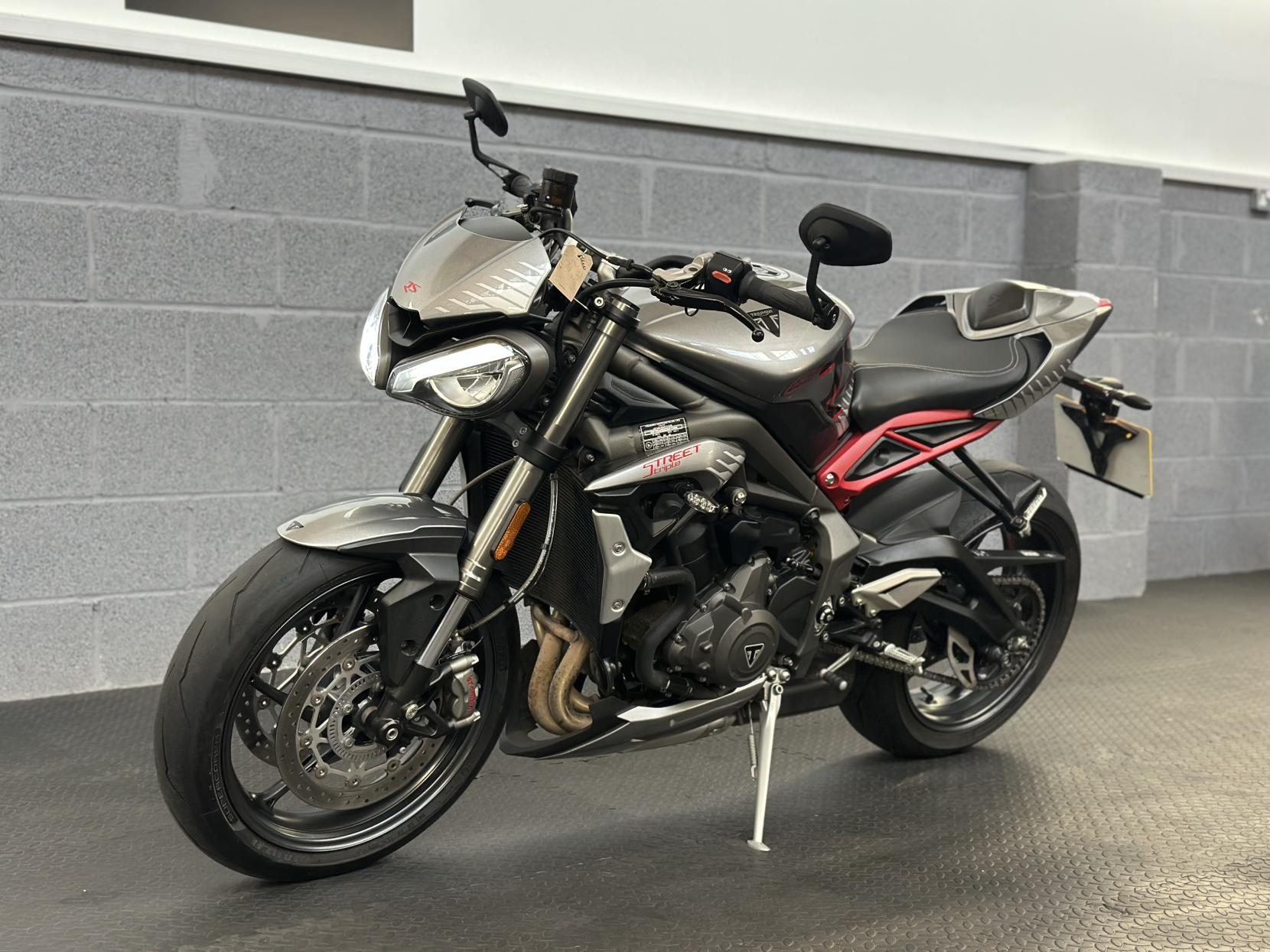 Triumph Street Triple 765 765 RS Naked Petrol Manual X-ring Euro 5 (124 ps)