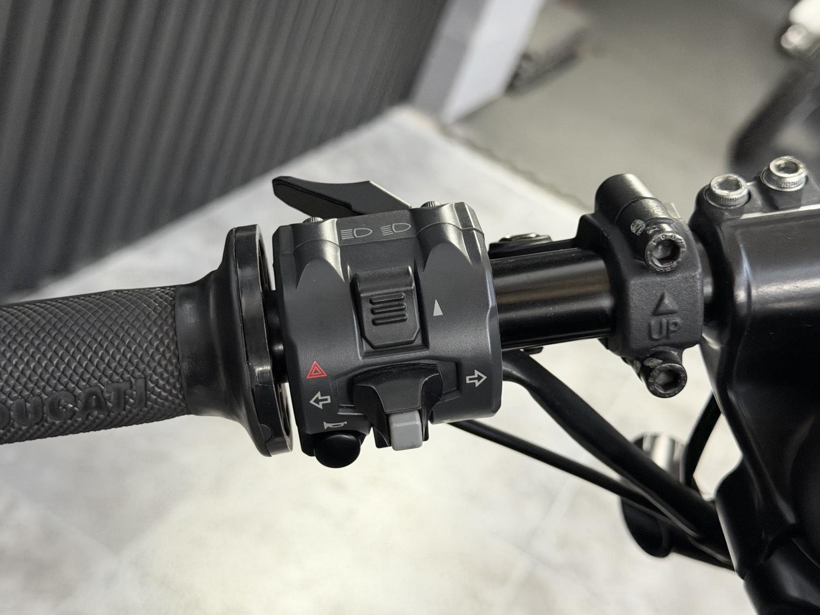 Ducati Scrambler 800 803 Cafe Racer Roadster/Retro Petrol Manual Euro 4 (73 ps)