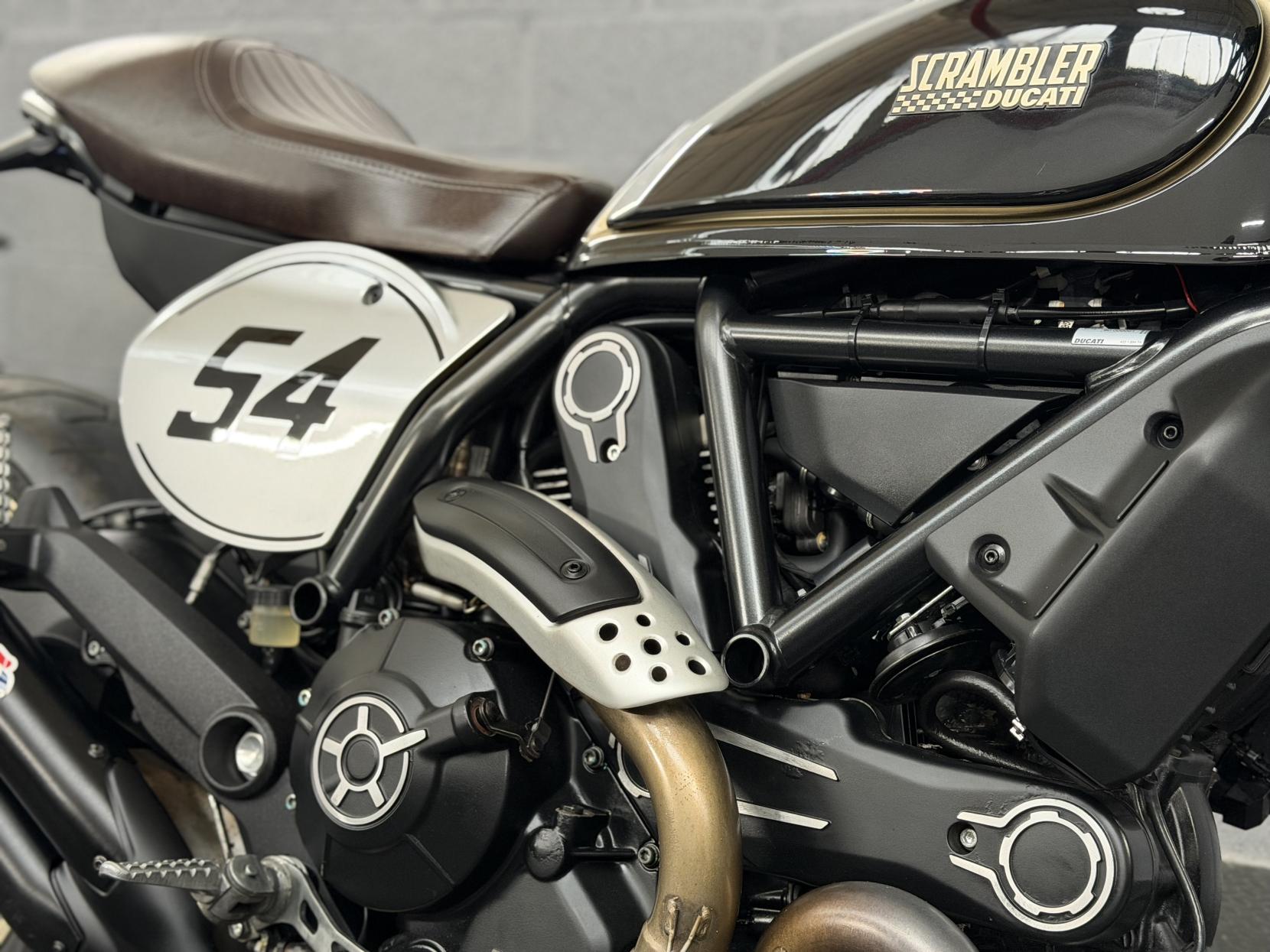 Ducati Scrambler 800 803 Cafe Racer Roadster/Retro Petrol Manual Euro 4 (73 ps)