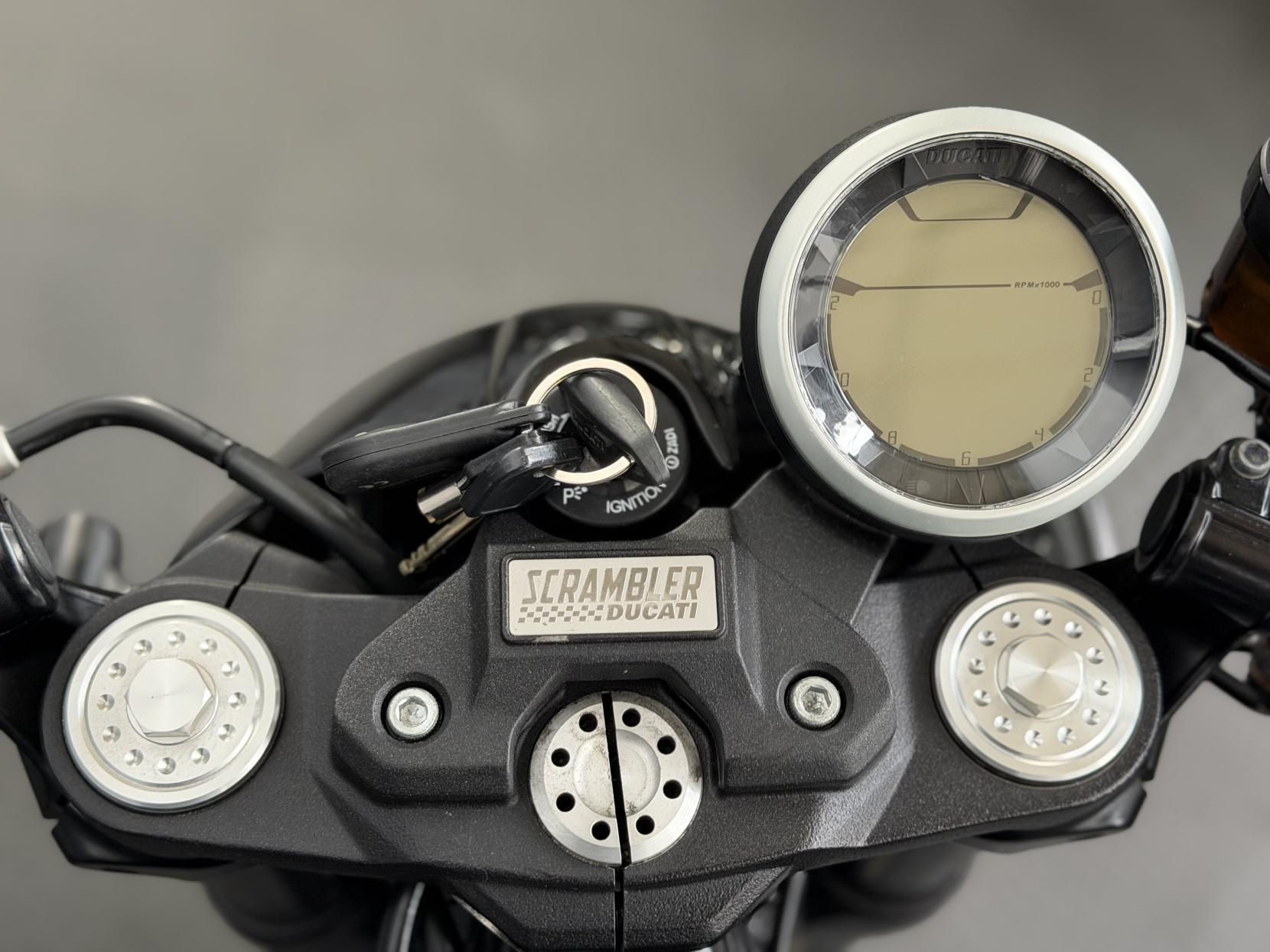 Ducati Scrambler 800 803 Cafe Racer Roadster/Retro Petrol Manual Euro 4 (73 ps)
