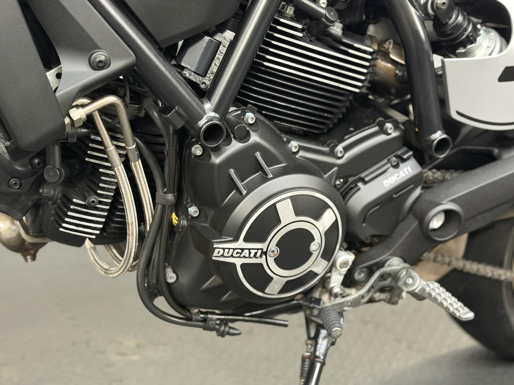 Ducati Scrambler 800 803 Cafe Racer Roadster/Retro Petrol Manual Euro 4 (73 ps)