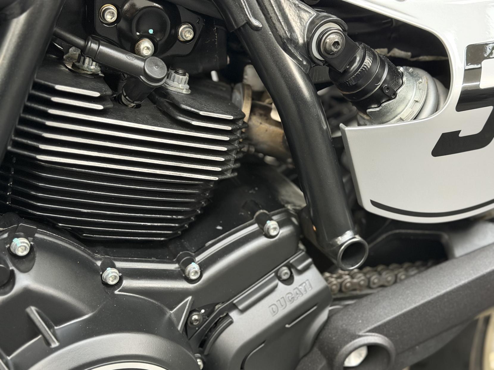 Ducati Scrambler 800 803 Cafe Racer Roadster/Retro Petrol Manual Euro 4 (73 ps)