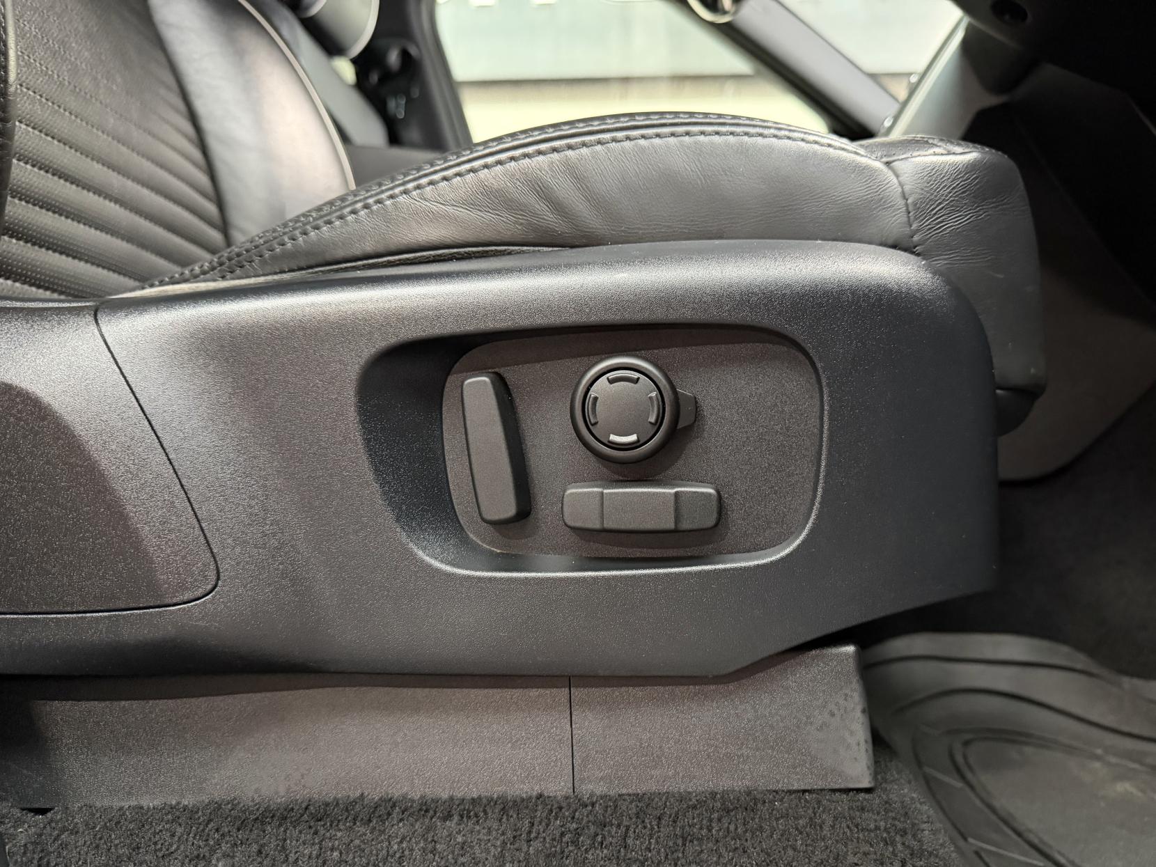 Land Rover Discovery 3.0 TD V6 HSE SUV 5dr Diesel Auto 4WD Euro 6 (s/s) (258 ps)