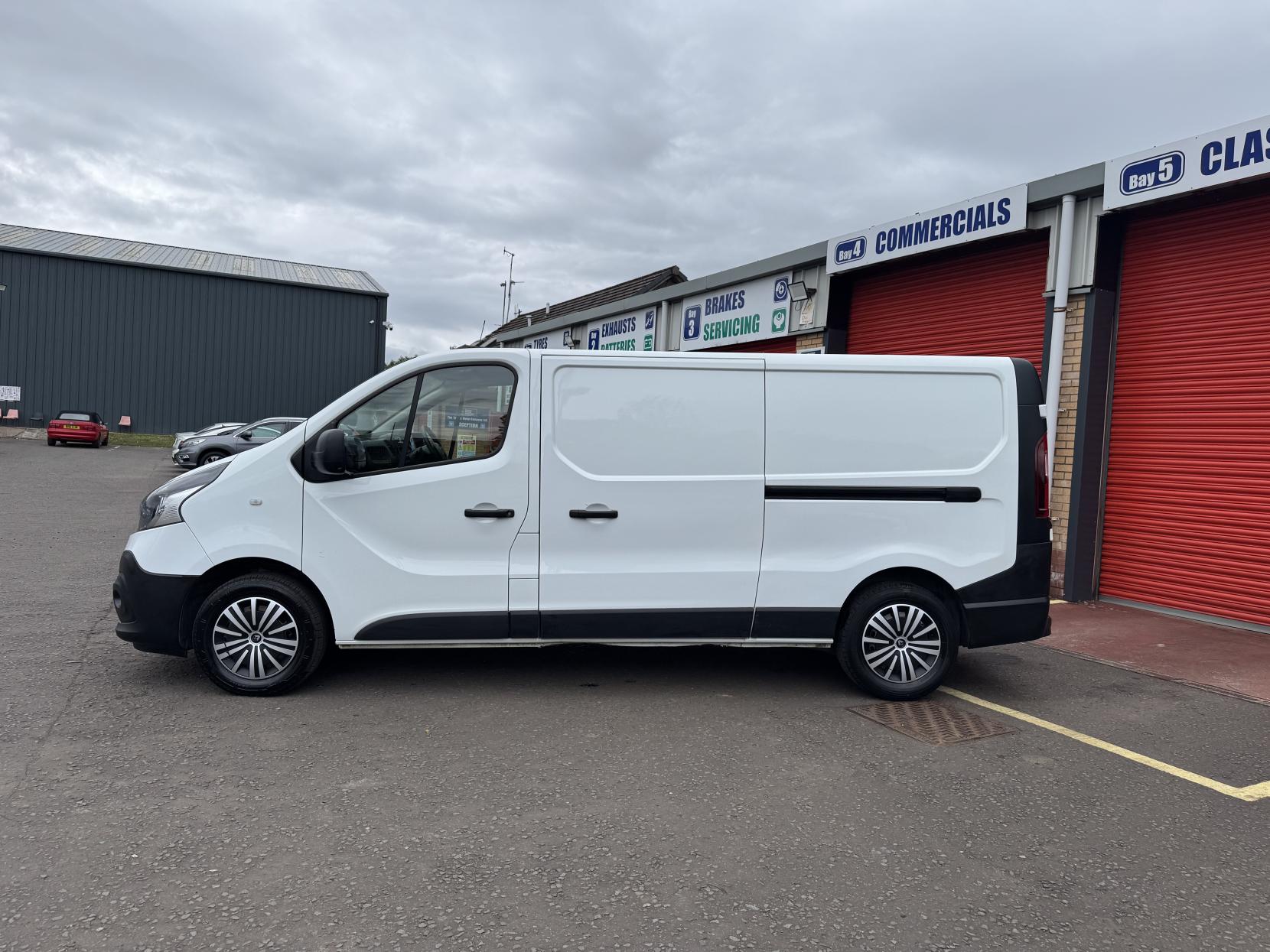 Renault Trafic 2.0 dCi ENERGY 30 Business Panel Van 5dr Diesel Manual LWB Standard Roof Euro 6 (s/s) (120 ps)