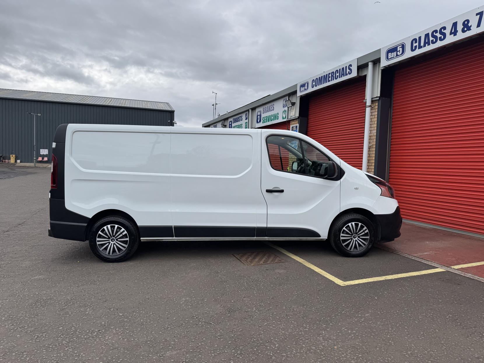 Renault Trafic 2.0 dCi ENERGY 30 Business Panel Van 5dr Diesel Manual LWB Standard Roof Euro 6 (s/s) (120 ps)