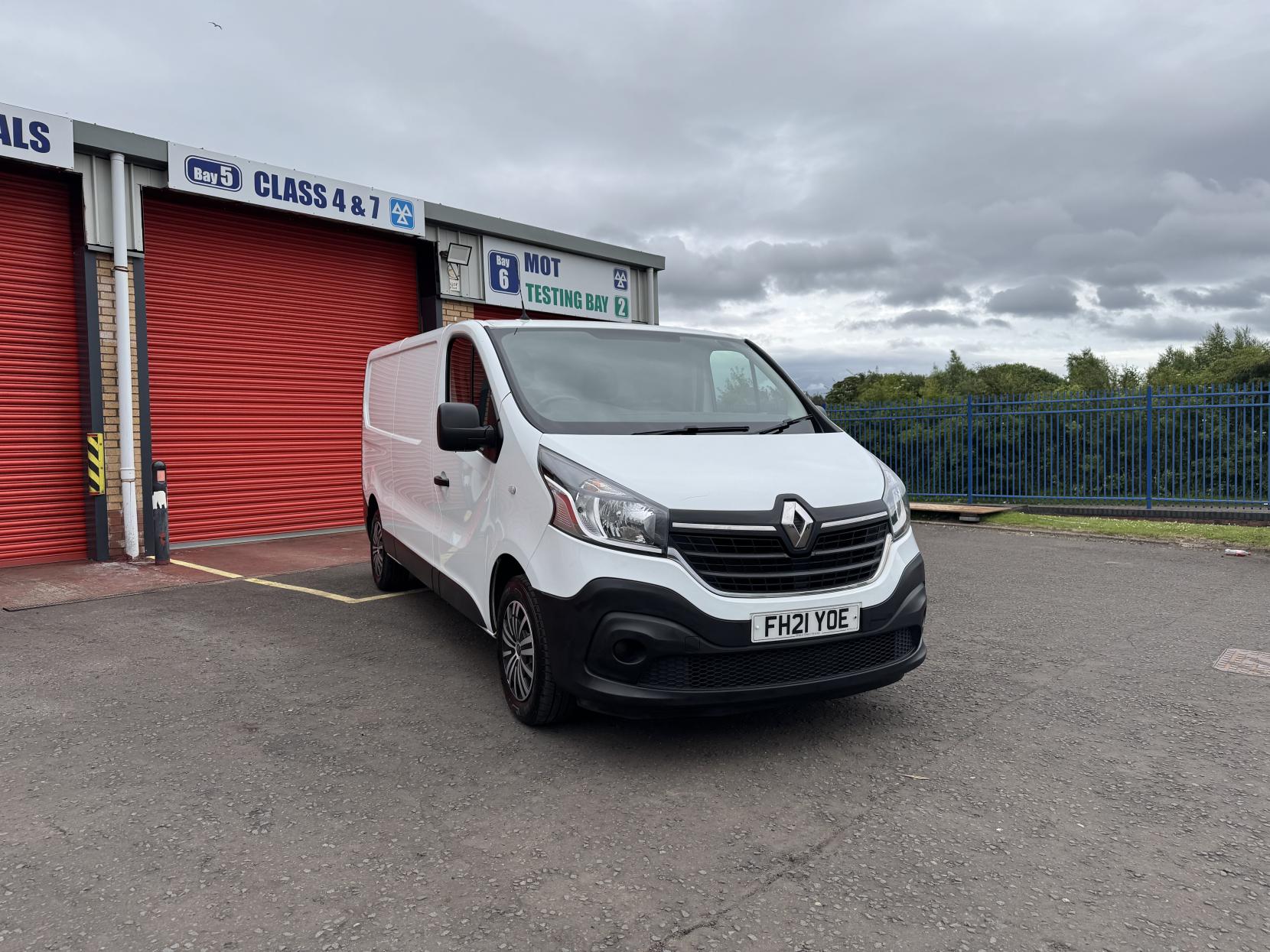 Renault Trafic 2.0 dCi ENERGY 30 Business Panel Van 5dr Diesel Manual LWB Standard Roof Euro 6 (s/s) (120 ps)