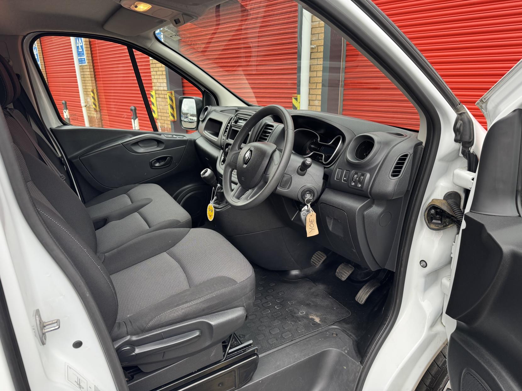 Renault Trafic 2.0 dCi ENERGY 30 Business Panel Van 5dr Diesel Manual LWB Standard Roof Euro 6 (s/s) (120 ps)