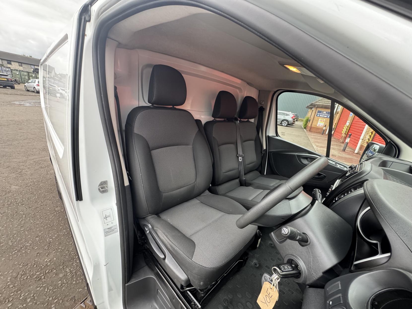 Renault Trafic 2.0 dCi ENERGY 30 Business Panel Van 5dr Diesel Manual LWB Standard Roof Euro 6 (s/s) (120 ps)