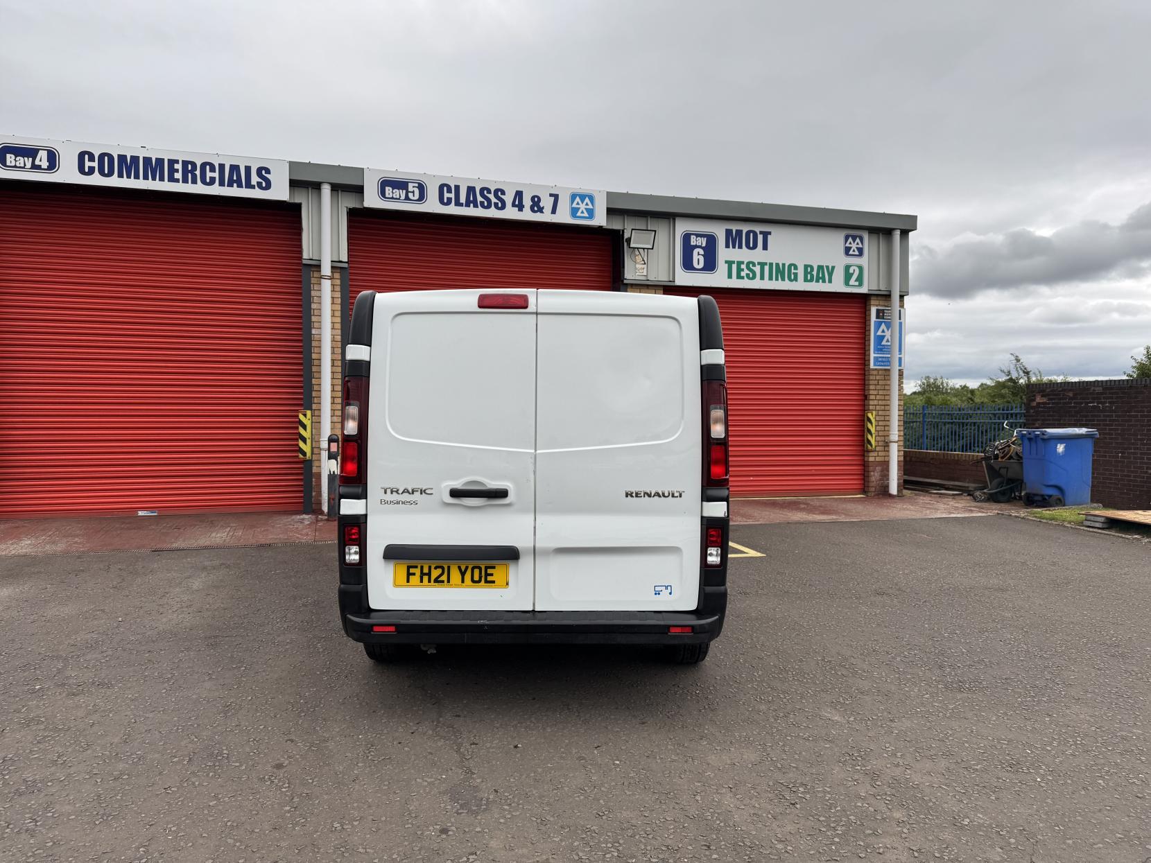 Renault Trafic 2.0 dCi ENERGY 30 Business Panel Van 5dr Diesel Manual LWB Standard Roof Euro 6 (s/s) (120 ps)