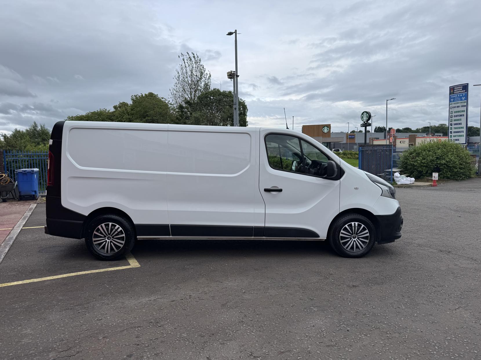 Renault Trafic 2.0 dCi ENERGY 30 Business Panel Van 5dr Diesel Manual LWB Standard Roof Euro 6 (s/s) (120 ps)