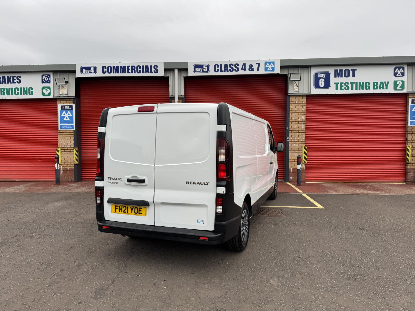 Renault Trafic 2.0 dCi ENERGY 30 Business Panel Van 5dr Diesel Manual LWB Standard Roof Euro 6 (s/s) (120 ps)