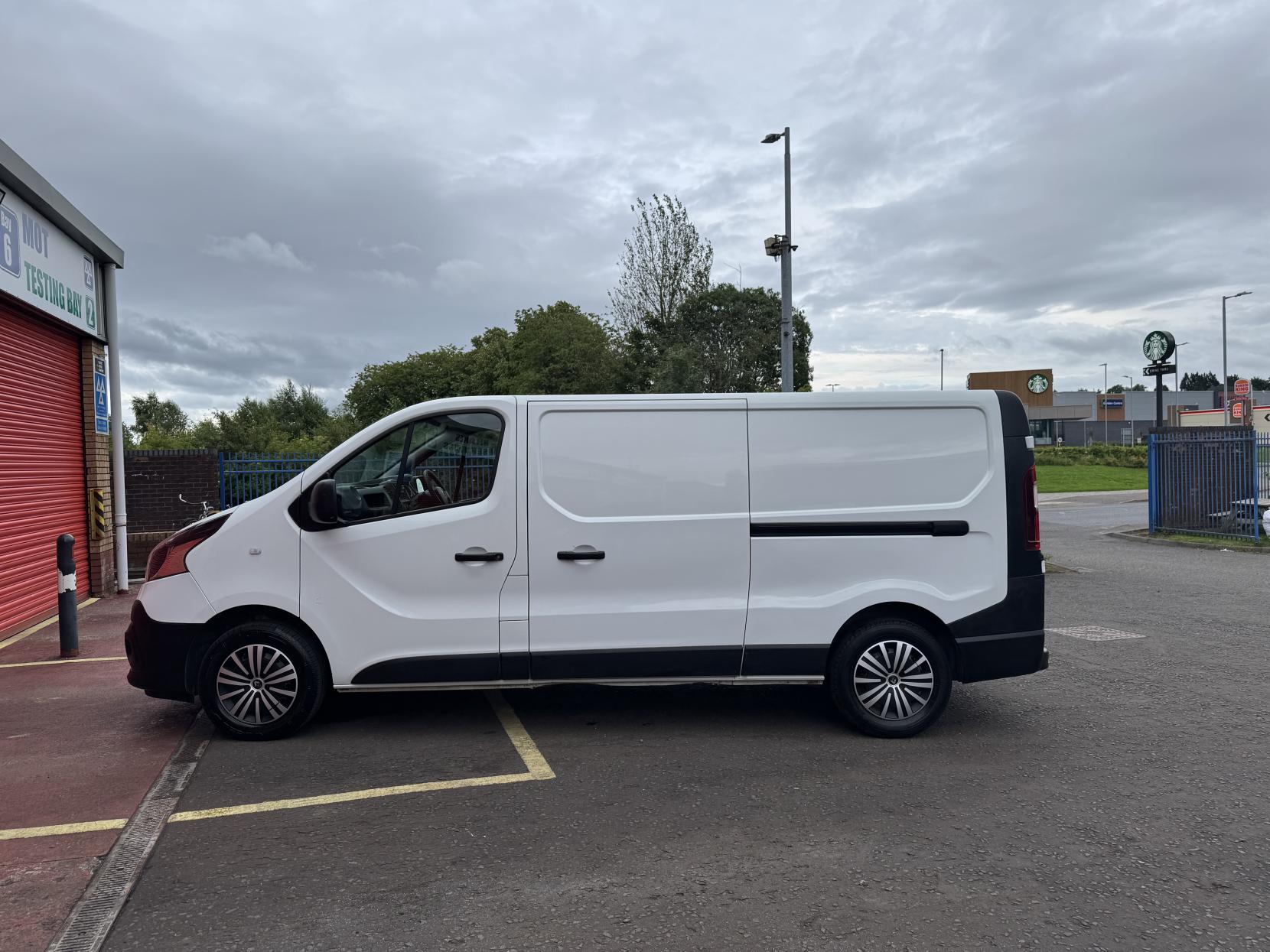 Renault Trafic 2.0 dCi ENERGY 30 Business Panel Van 5dr Diesel Manual LWB Standard Roof Euro 6 (s/s) (120 ps)