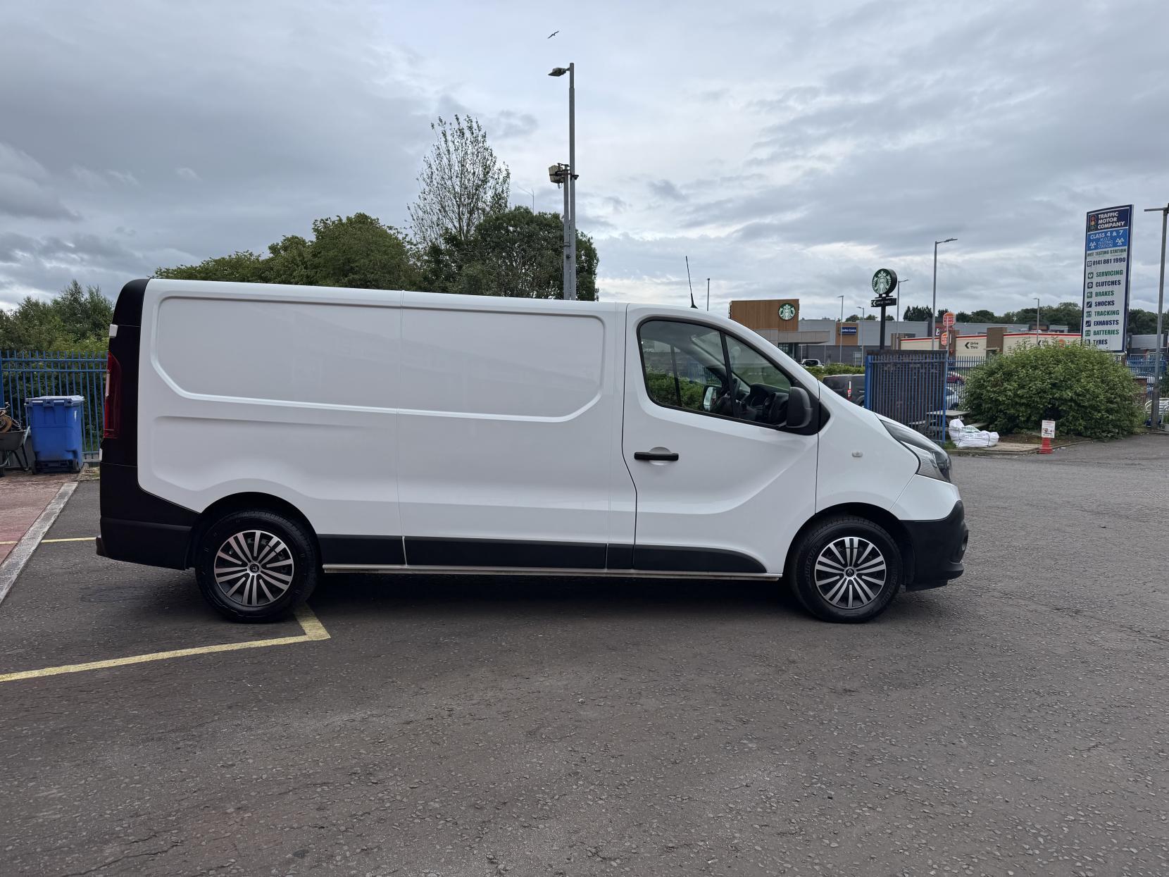 Renault Trafic 2.0 dCi ENERGY 30 Business Panel Van 5dr Diesel Manual LWB Standard Roof Euro 6 (s/s) (120 ps)