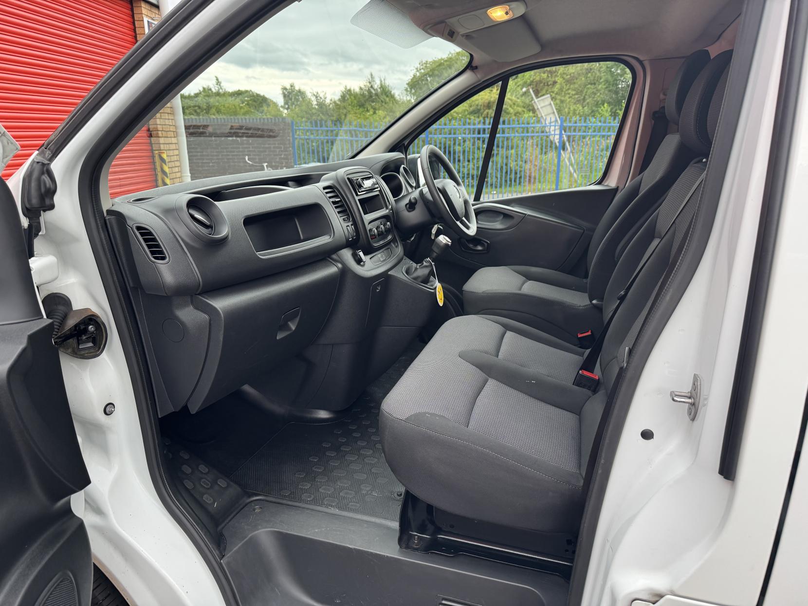 Renault Trafic 2.0 dCi ENERGY 30 Business Panel Van 5dr Diesel Manual LWB Standard Roof Euro 6 (s/s) (120 ps)