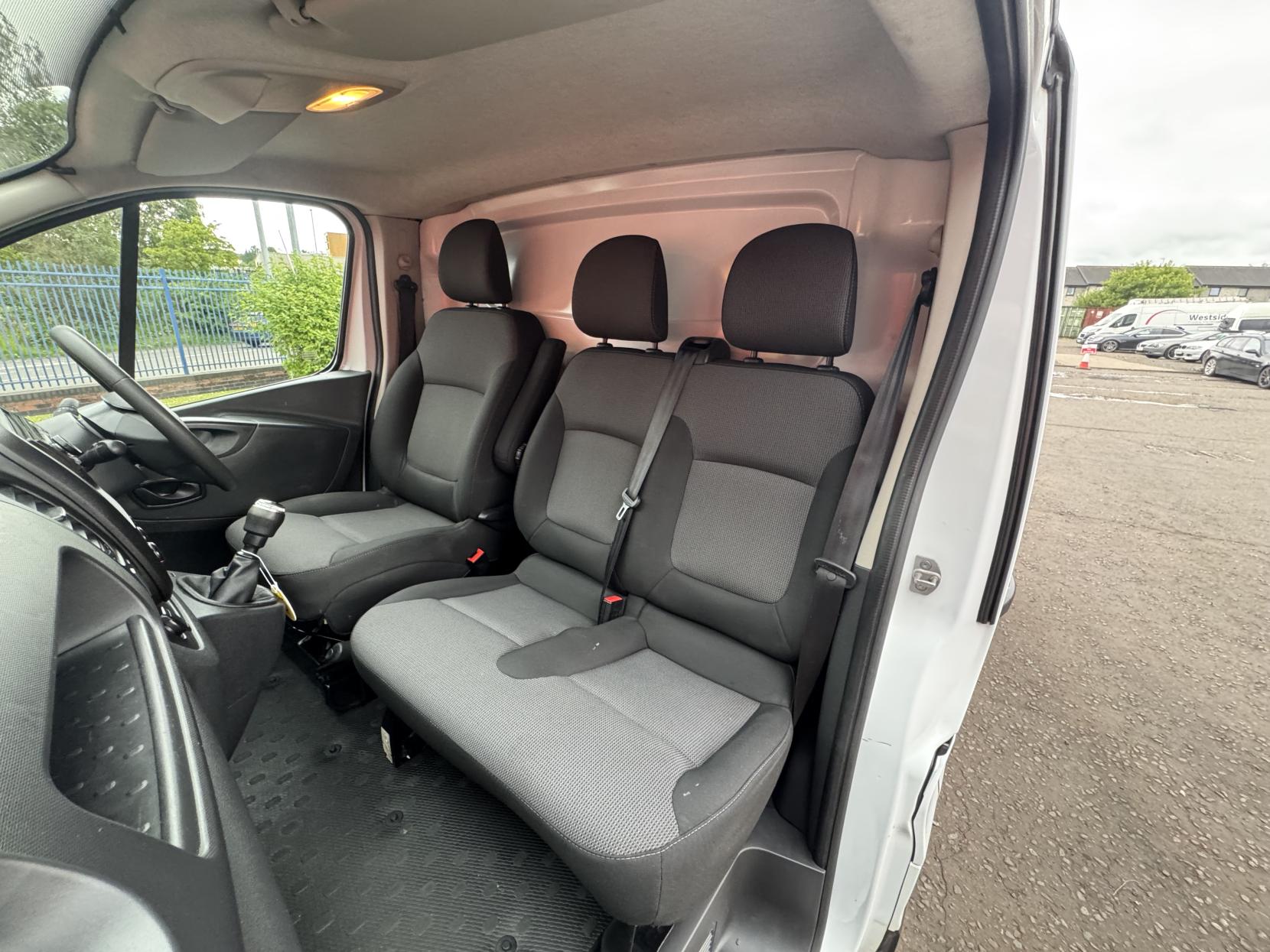 Renault Trafic 2.0 dCi ENERGY 30 Business Panel Van 5dr Diesel Manual LWB Standard Roof Euro 6 (s/s) (120 ps)