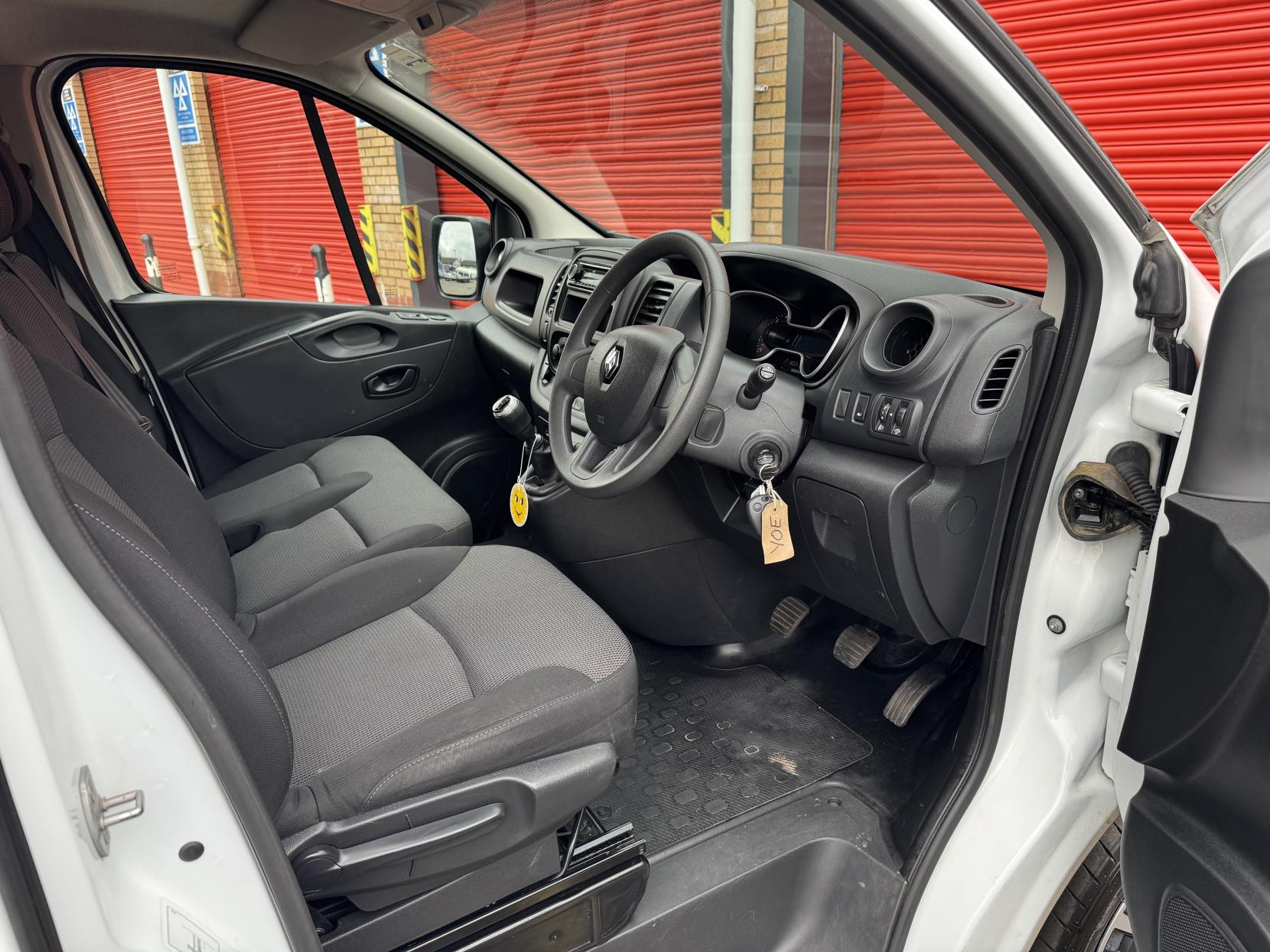 Renault Trafic 2.0 dCi ENERGY 30 Business Panel Van 5dr Diesel Manual LWB Standard Roof Euro 6 (s/s) (120 ps)