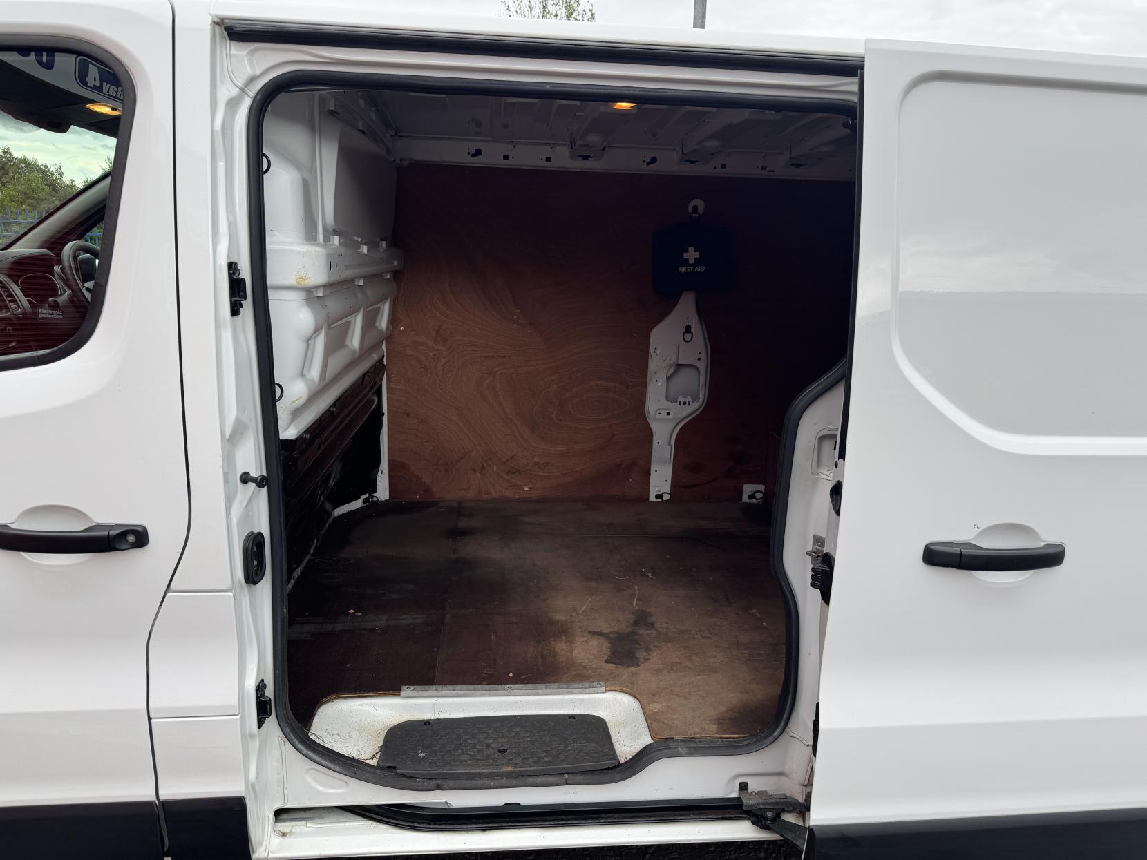 Renault Trafic 2.0 dCi ENERGY 30 Business Panel Van 5dr Diesel Manual LWB Standard Roof Euro 6 (s/s) (120 ps)