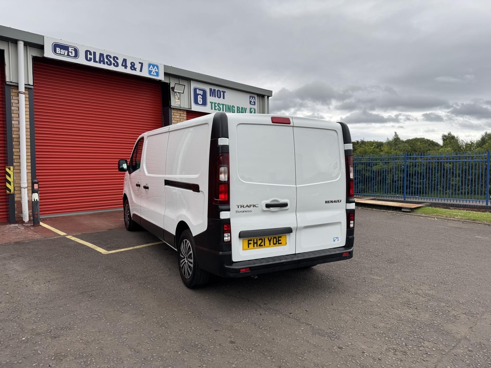 Renault Trafic 2.0 dCi ENERGY 30 Business Panel Van 5dr Diesel Manual LWB Standard Roof Euro 6 (s/s) (120 ps)
