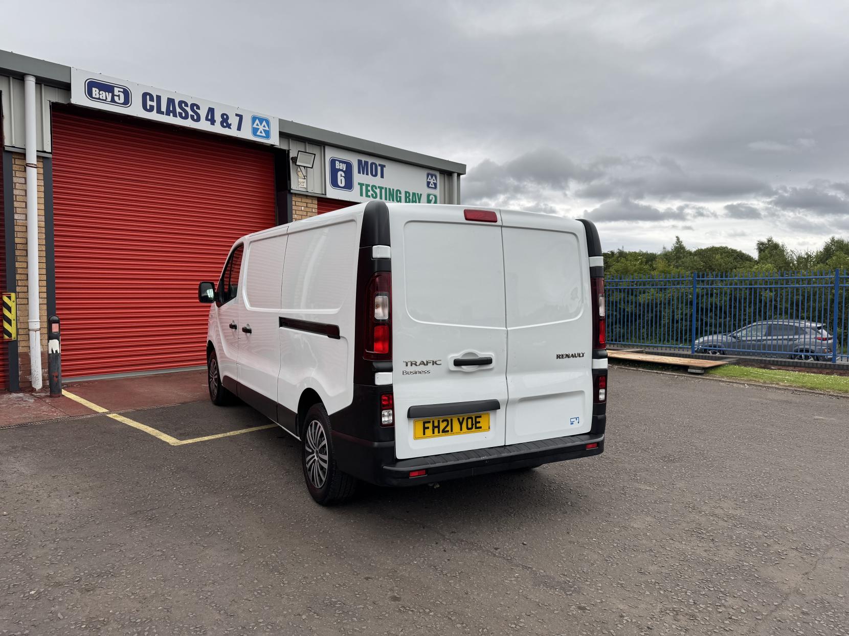 Renault Trafic 2.0 dCi ENERGY 30 Business Panel Van 5dr Diesel Manual LWB Standard Roof Euro 6 (s/s) (120 ps)
