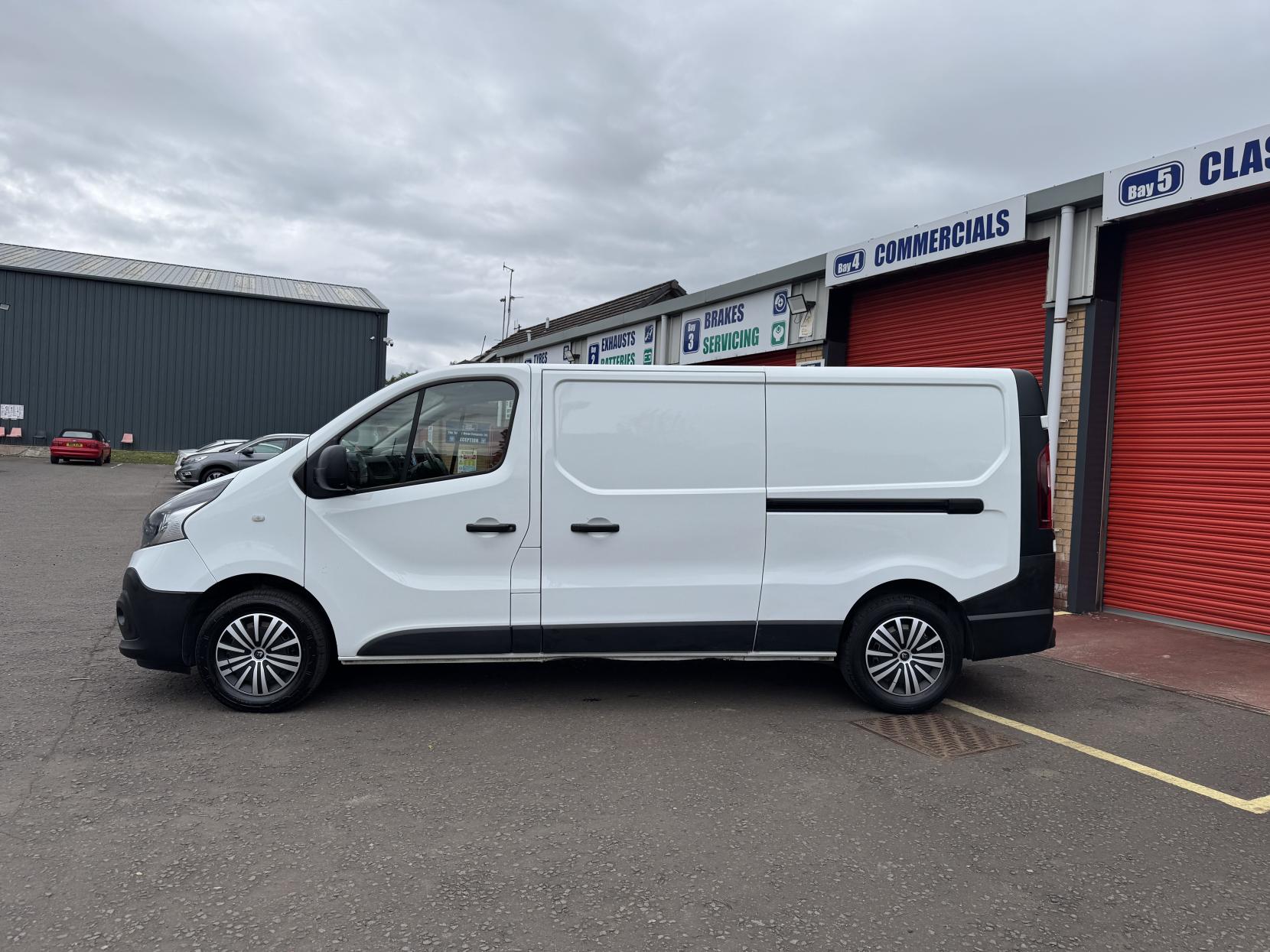 Renault Trafic 2.0 dCi ENERGY 30 Business Panel Van 5dr Diesel Manual LWB Standard Roof Euro 6 (s/s) (120 ps)