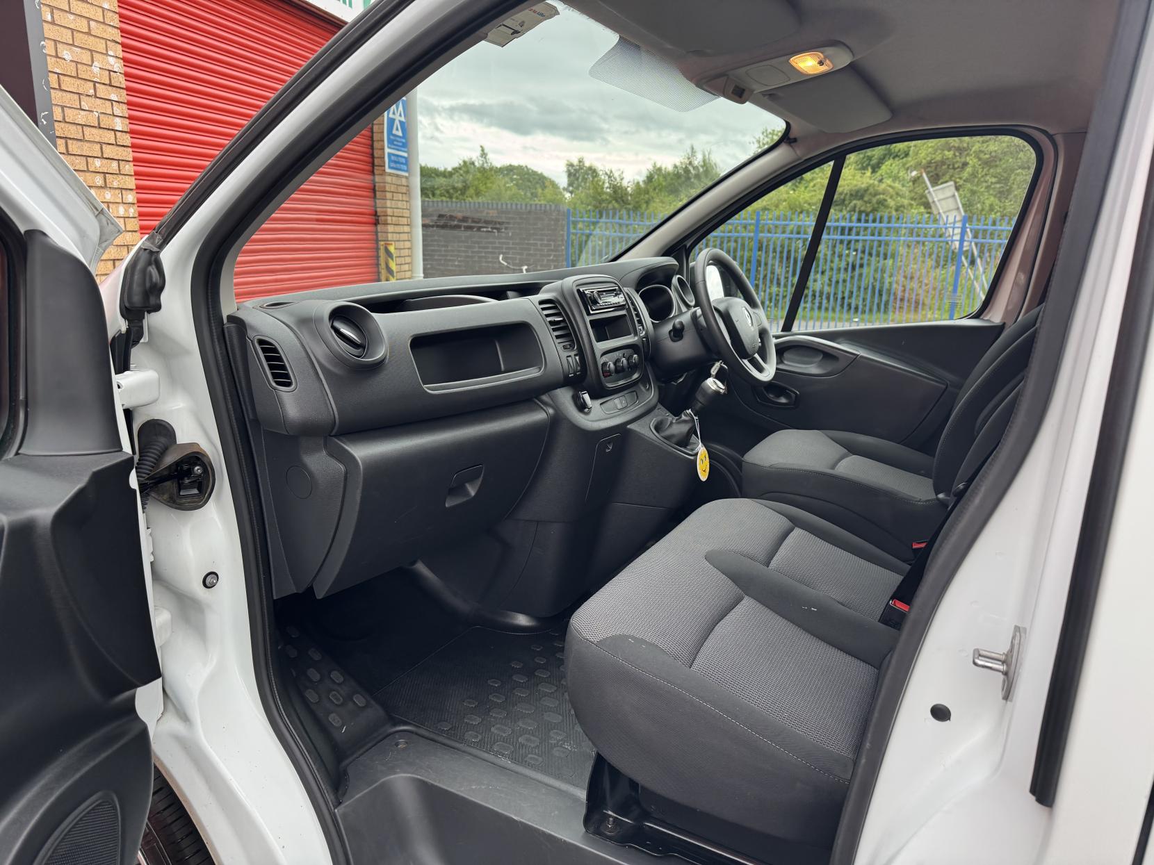 Renault Trafic 2.0 dCi ENERGY 30 Business Panel Van 5dr Diesel Manual LWB Standard Roof Euro 6 (s/s) (120 ps)