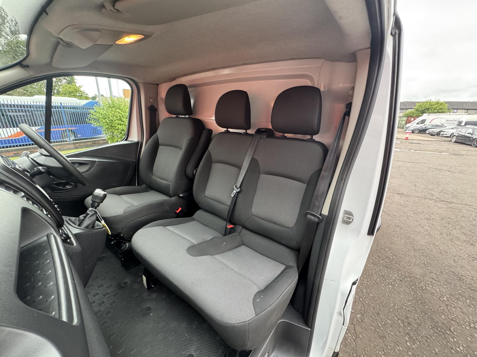 Renault Trafic 2.0 dCi ENERGY 30 Business Panel Van 5dr Diesel Manual LWB Standard Roof Euro 6 (s/s) (120 ps)
