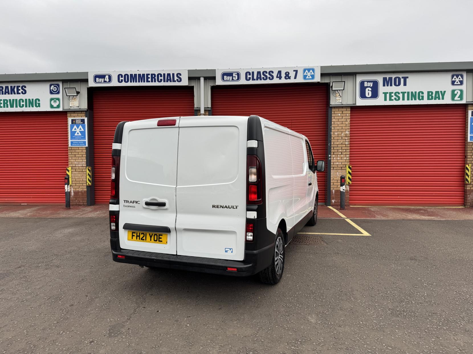 Renault Trafic 2.0 dCi ENERGY 30 Business Panel Van 5dr Diesel Manual LWB Standard Roof Euro 6 (s/s) (120 ps)