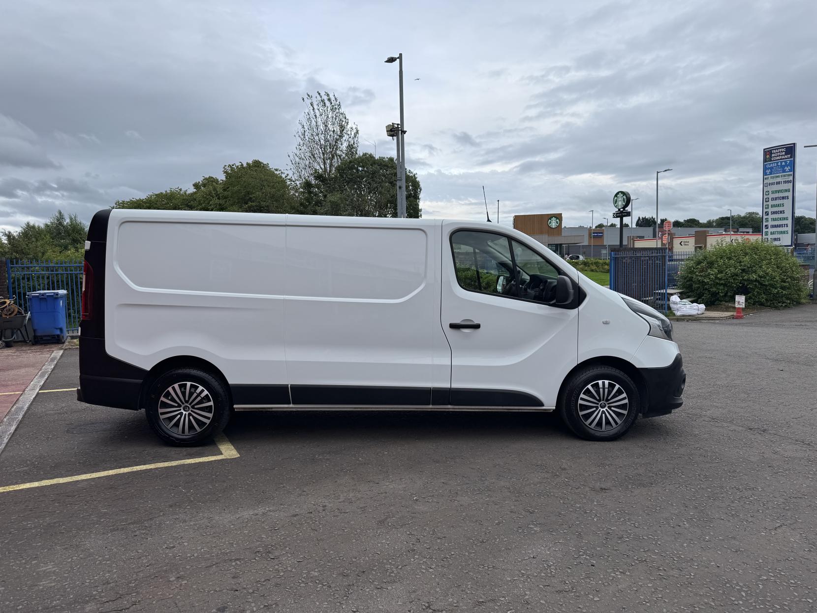 Renault Trafic 2.0 dCi ENERGY 30 Business Panel Van 5dr Diesel Manual LWB Standard Roof Euro 6 (s/s) (120 ps)