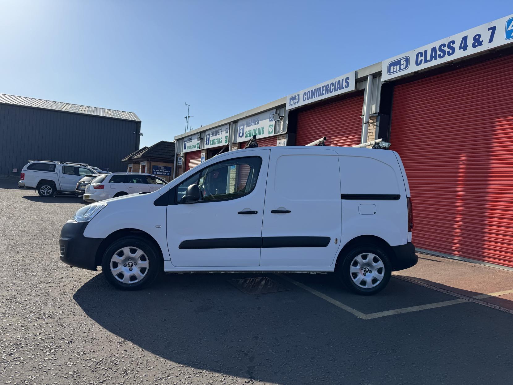 Peugeot Partner 1.6 BlueHDi 854 Professional Panel Van 5dr Diesel Manual L1 (112 g/km, 97.64 bhp)