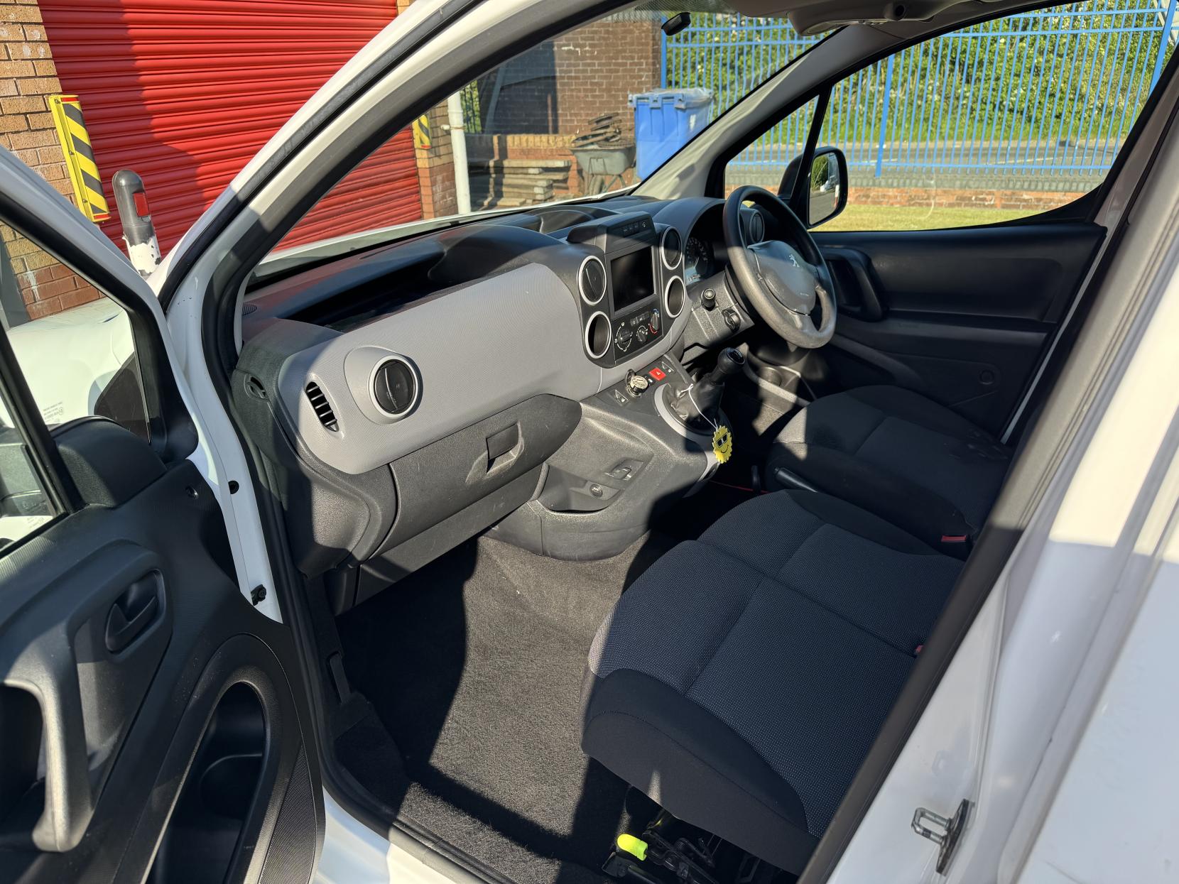 Peugeot Partner 1.6 BlueHDi 854 Professional Panel Van 5dr Diesel Manual L1 (112 g/km, 97.64 bhp)