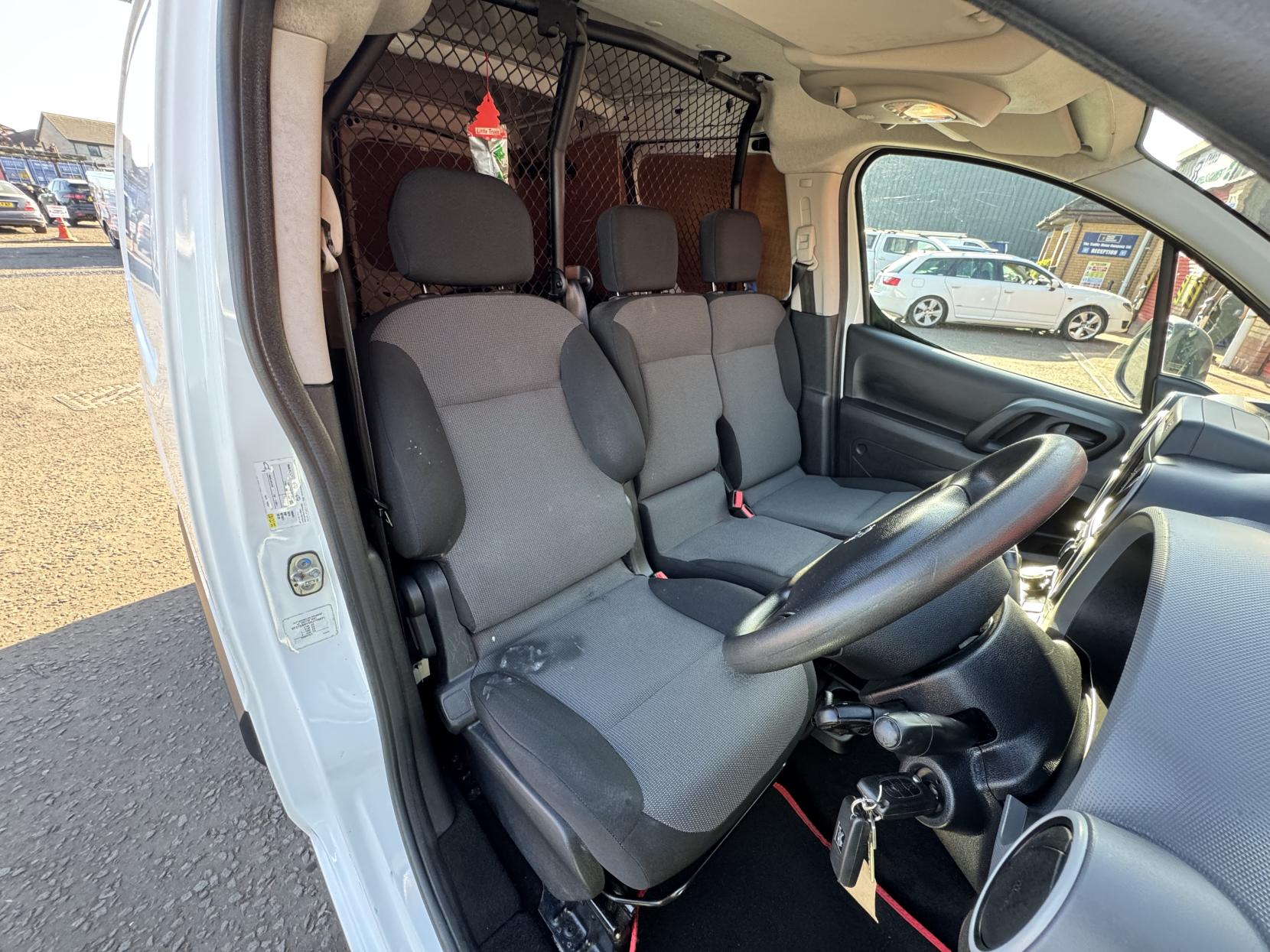 Peugeot Partner 1.6 BlueHDi 854 Professional Panel Van 5dr Diesel Manual L1 (112 g/km, 97.64 bhp)