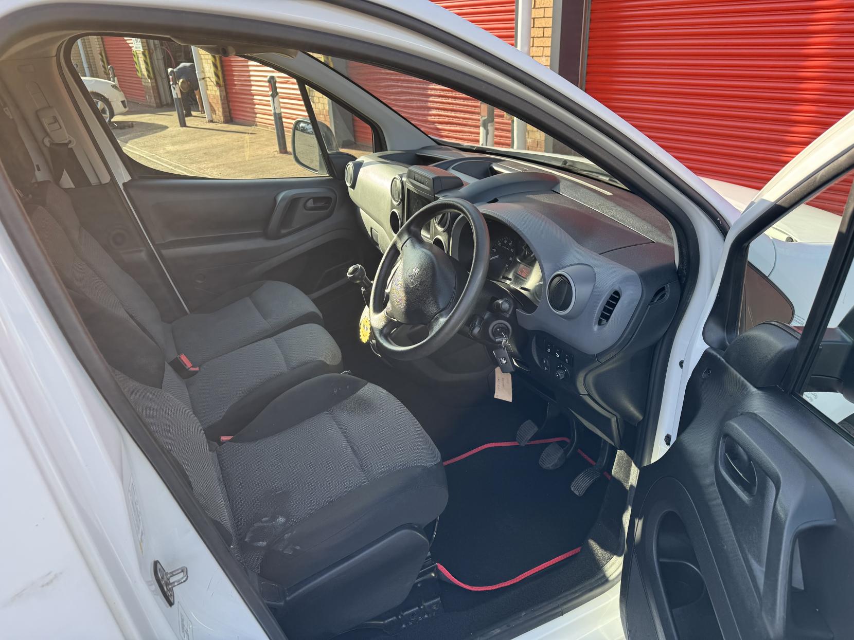 Peugeot Partner 1.6 BlueHDi 854 Professional Panel Van 5dr Diesel Manual L1 (112 g/km, 97.64 bhp)