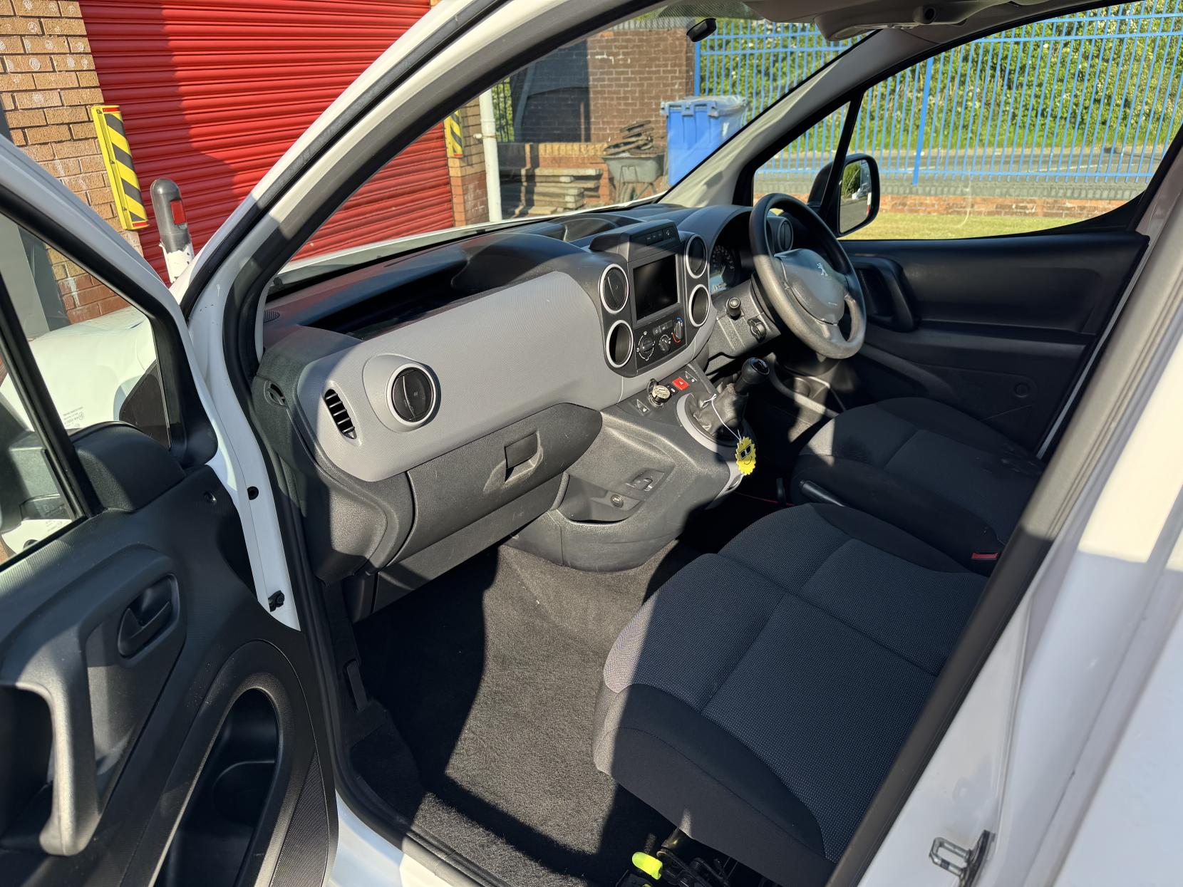 Peugeot Partner 1.6 BlueHDi 854 Professional Panel Van 5dr Diesel Manual L1 (112 g/km, 97.64 bhp)