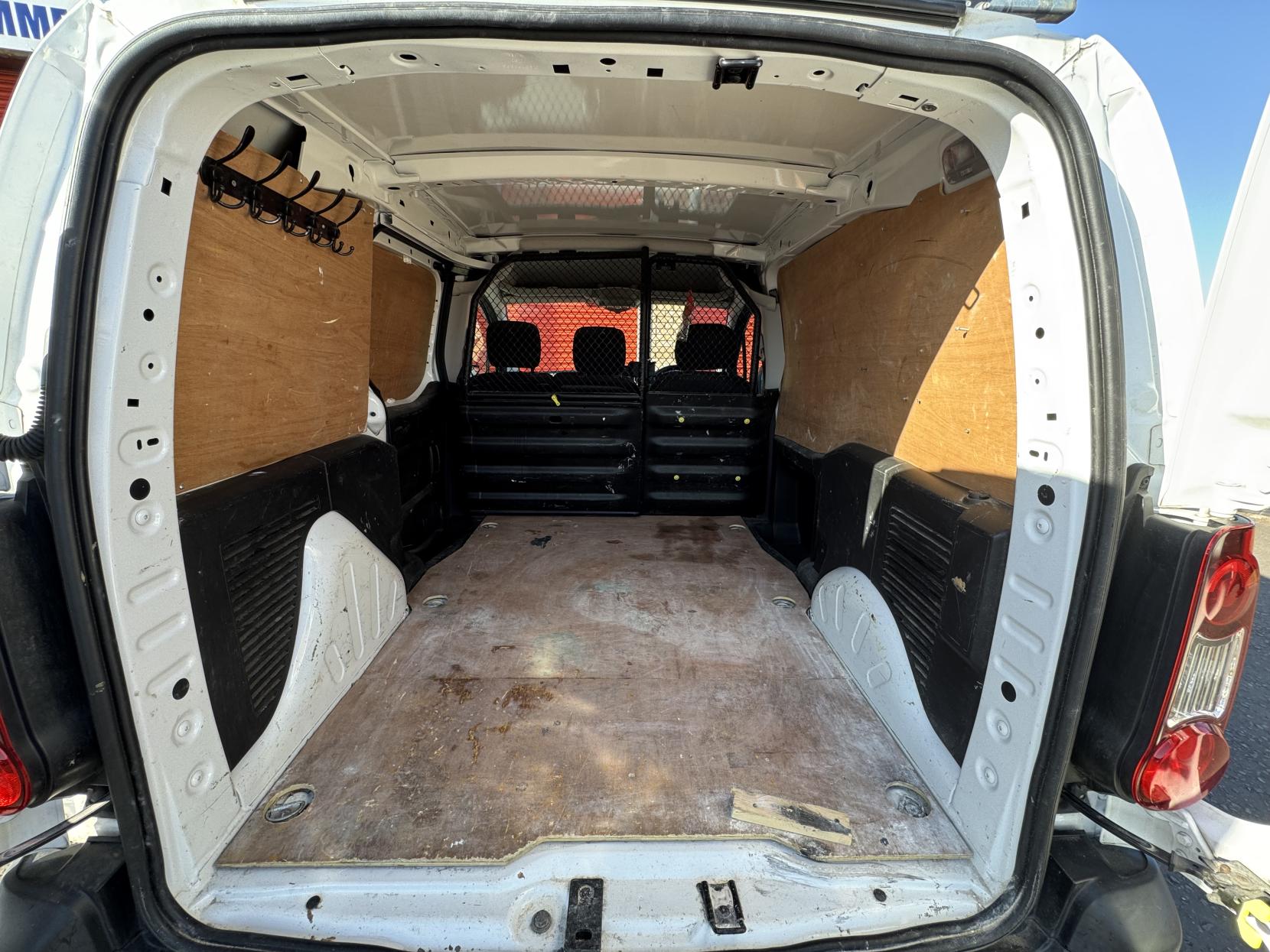 Peugeot Partner 1.6 BlueHDi 854 Professional Panel Van 5dr Diesel Manual L1 (112 g/km, 97.64 bhp)