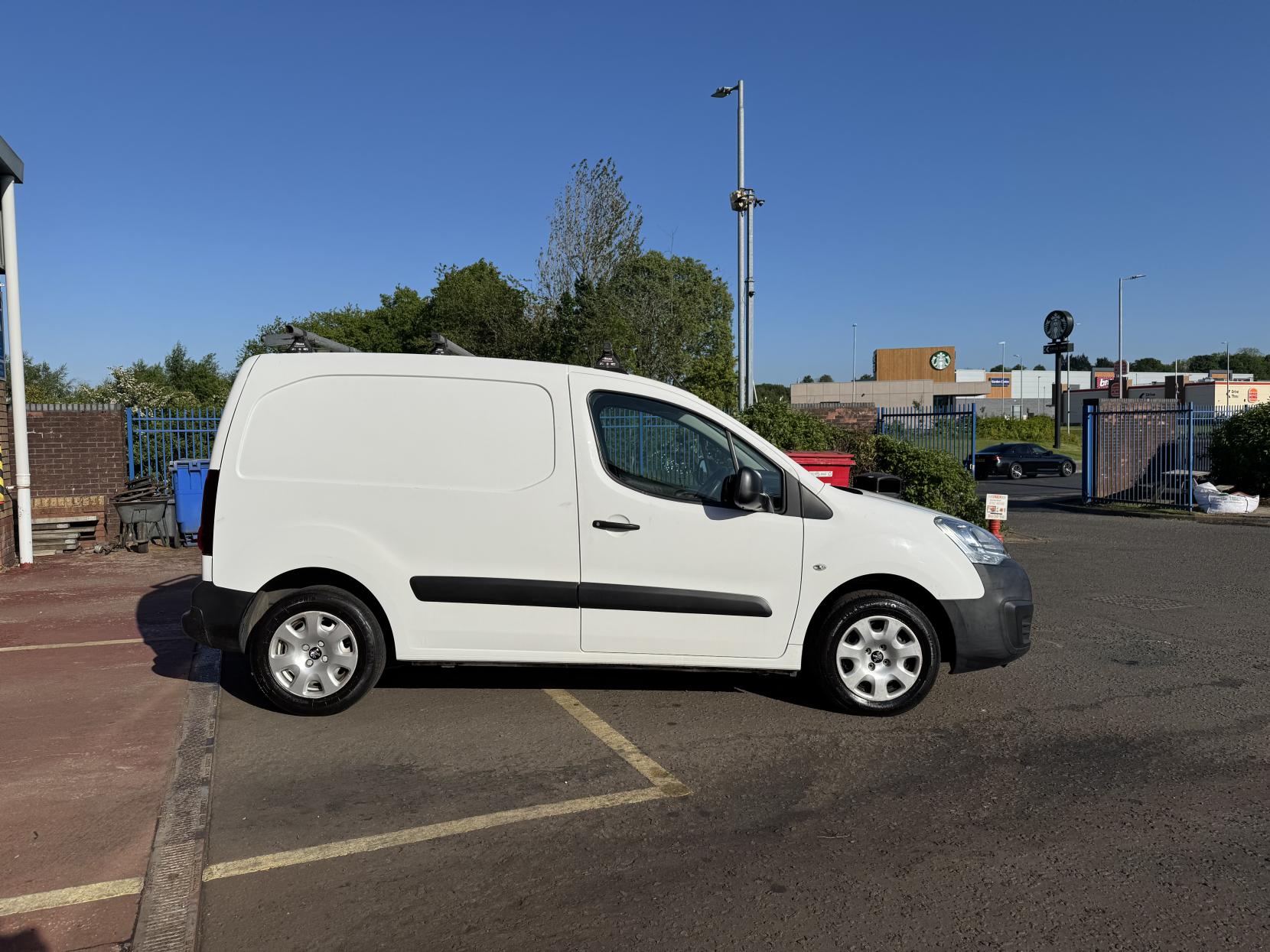 Peugeot Partner 1.6 BlueHDi 854 Professional Panel Van 5dr Diesel Manual L1 (112 g/km, 97.64 bhp)