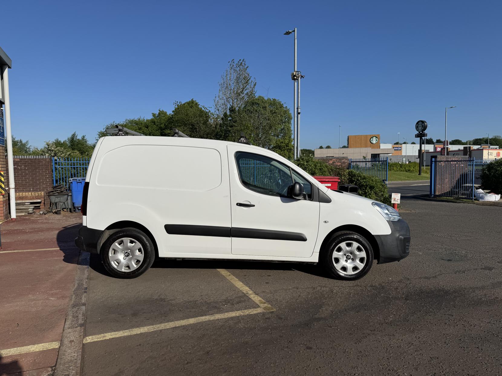 Peugeot Partner 1.6 BlueHDi 854 Professional Panel Van 5dr Diesel Manual L1 (112 g/km, 97.64 bhp)