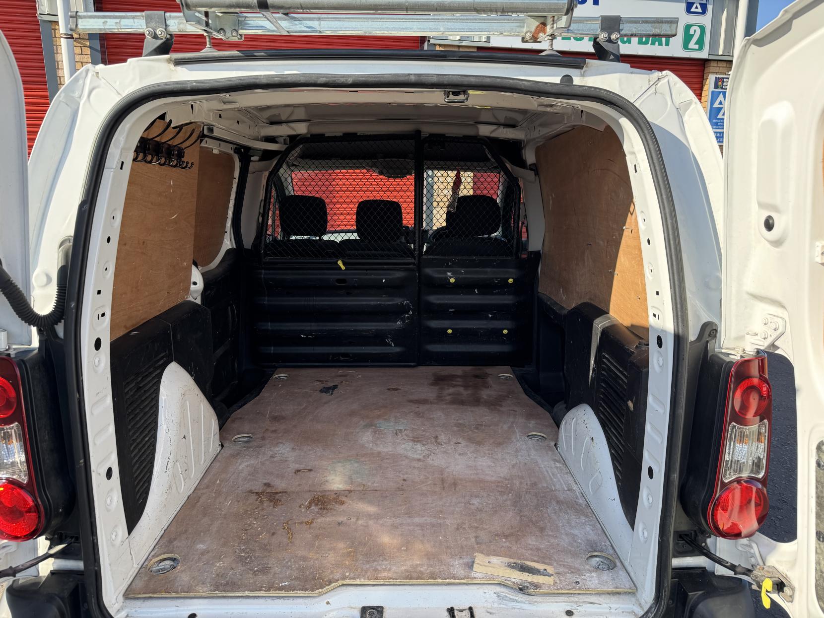 Peugeot Partner 1.6 BlueHDi 854 Professional Panel Van 5dr Diesel Manual L1 (112 g/km, 97.64 bhp)