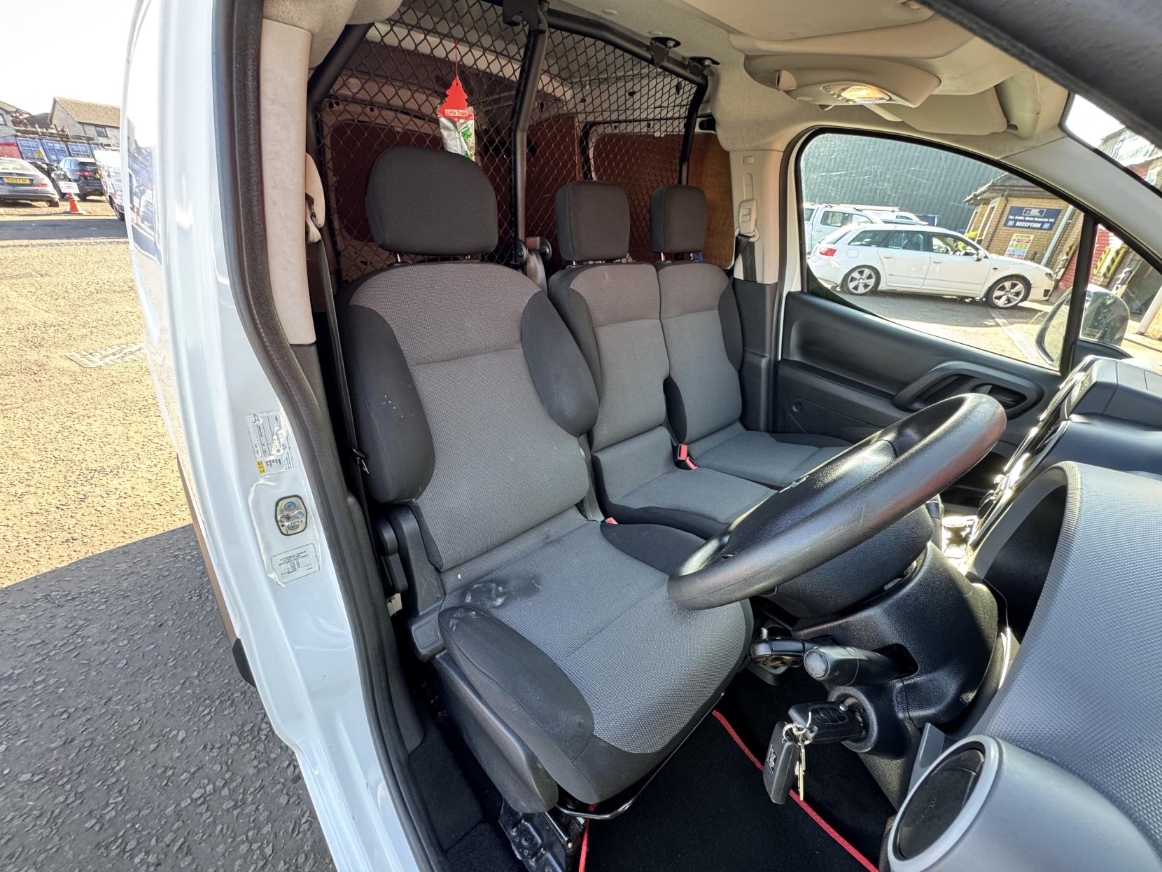 Peugeot Partner 1.6 BlueHDi 854 Professional Panel Van 5dr Diesel Manual L1 (112 g/km, 97.64 bhp)