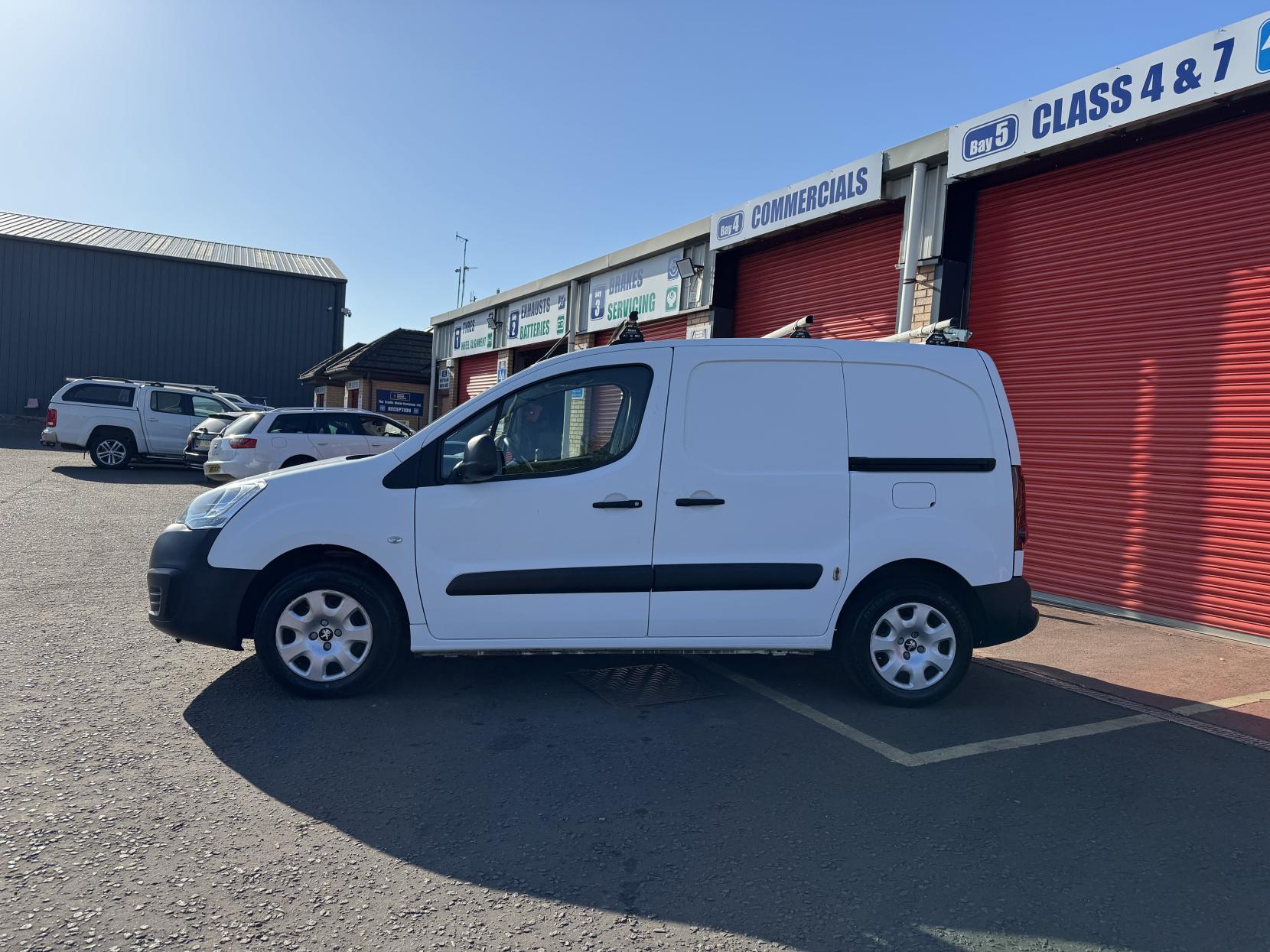 Peugeot Partner 1.6 BlueHDi 854 Professional Panel Van 5dr Diesel Manual L1 (112 g/km, 97.64 bhp)