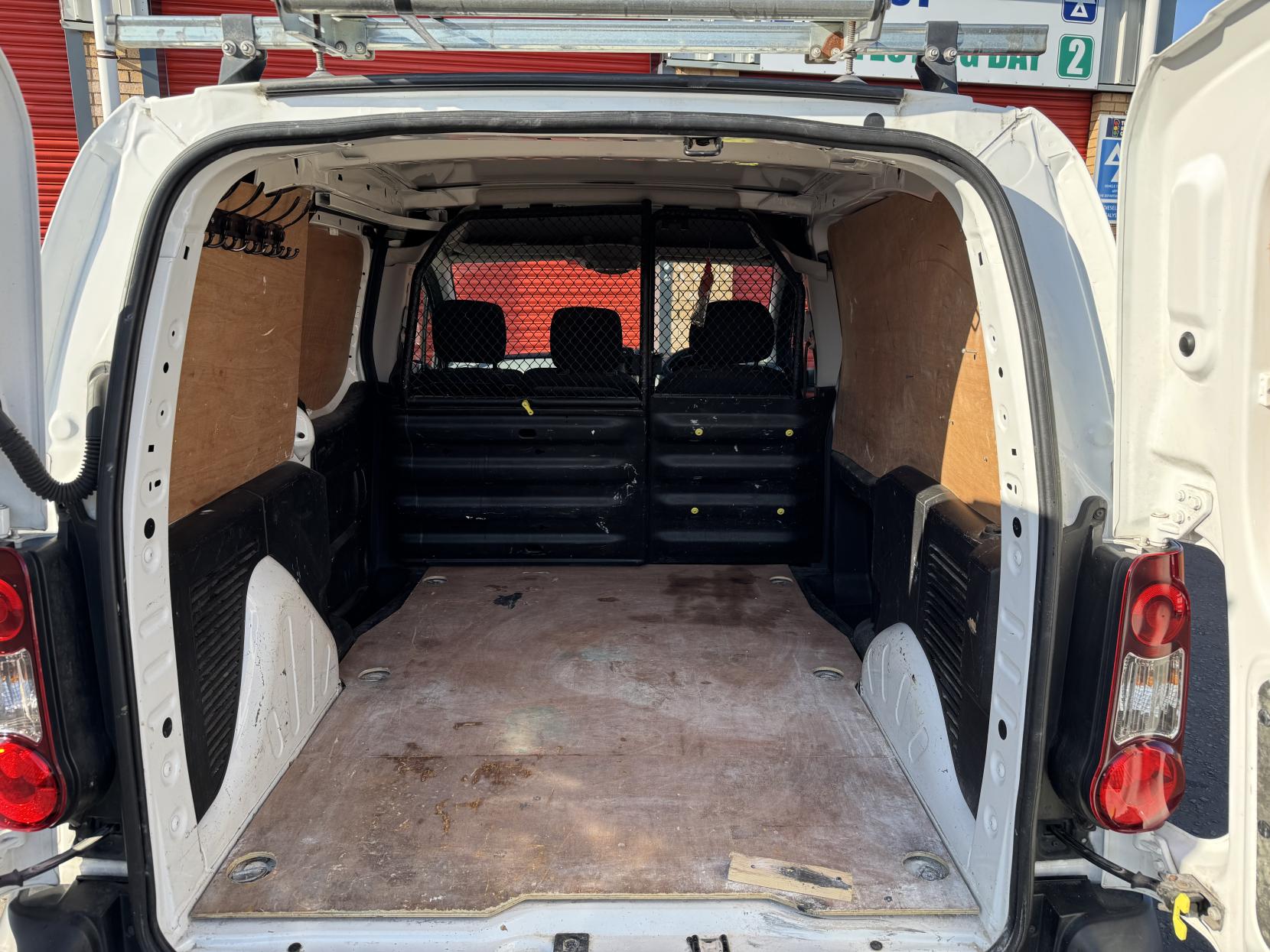 Peugeot Partner 1.6 BlueHDi 854 Professional Panel Van 5dr Diesel Manual L1 (112 g/km, 97.64 bhp)