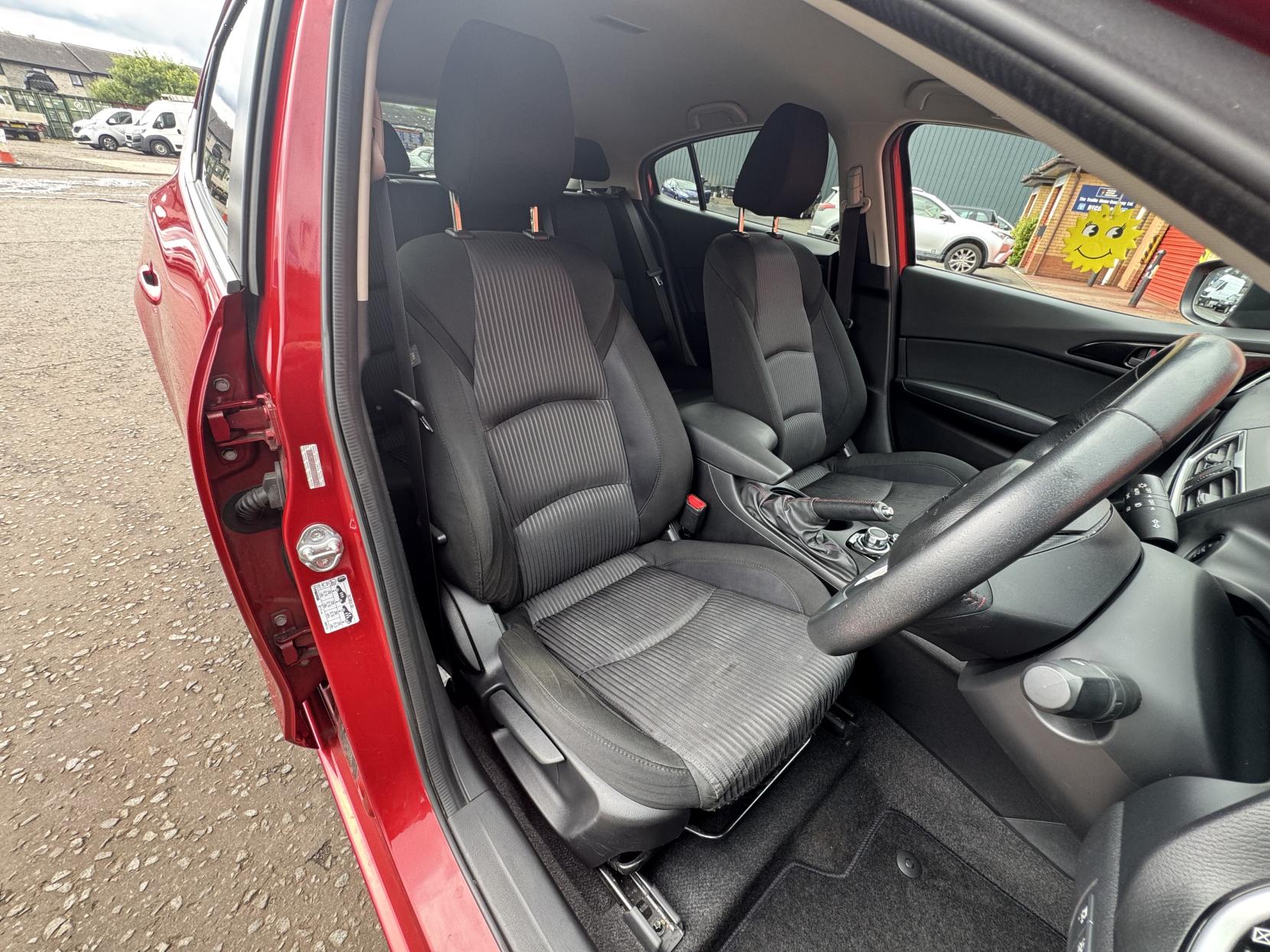Mazda Mazda3 2.0 SKYACTIV-G SE-L Hatchback 5dr Petrol Manual Euro 5 (s/s) (120 ps)