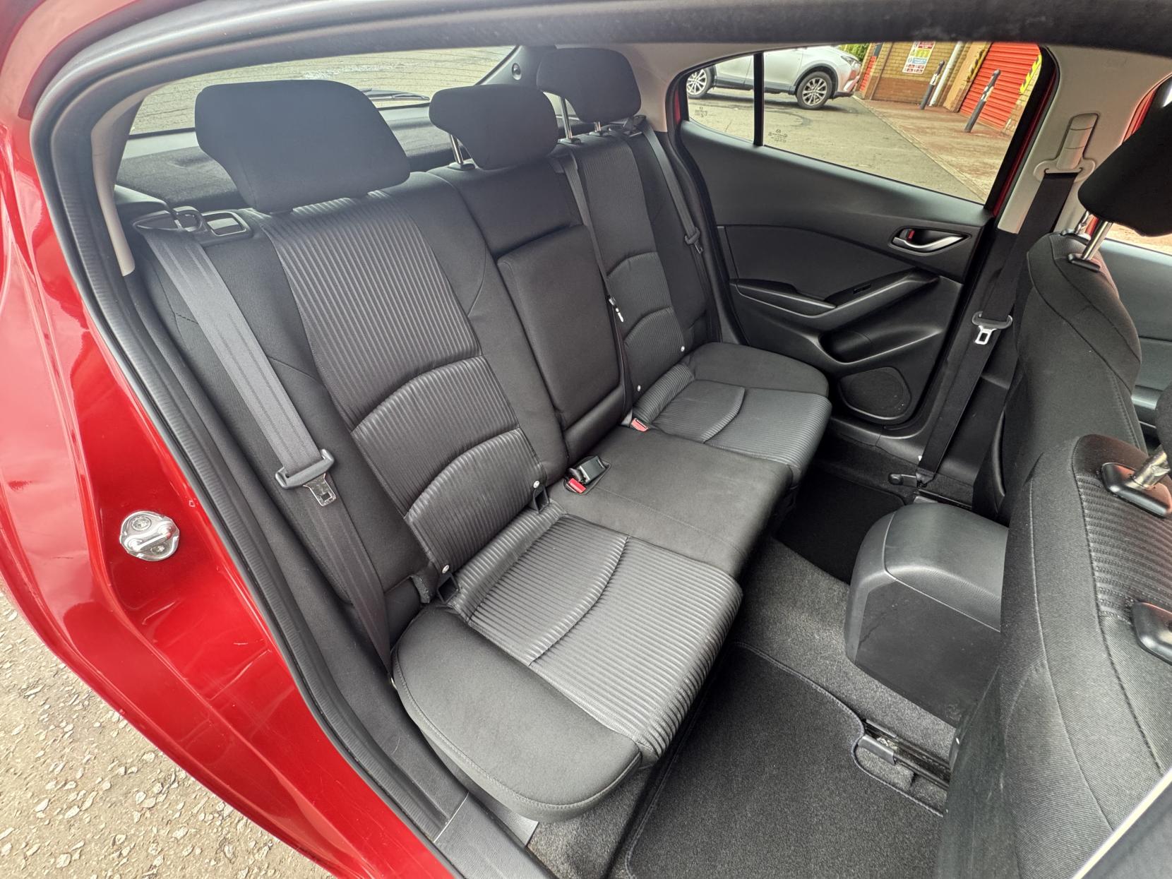 Mazda Mazda3 2.0 SKYACTIV-G SE-L Hatchback 5dr Petrol Manual Euro 5 (s/s) (120 ps)