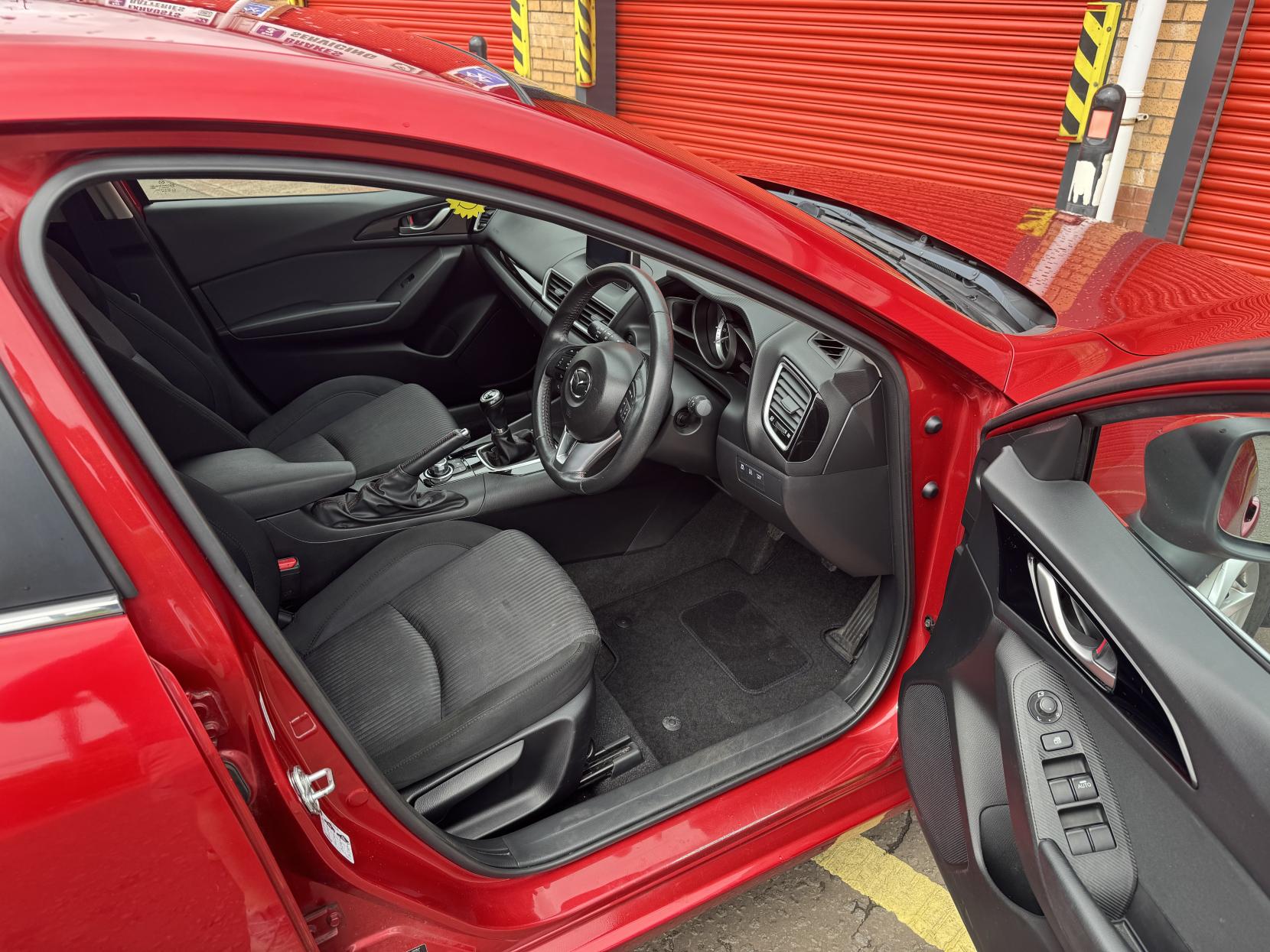 Mazda Mazda3 2.0 SKYACTIV-G SE-L Hatchback 5dr Petrol Manual Euro 5 (s/s) (120 ps)