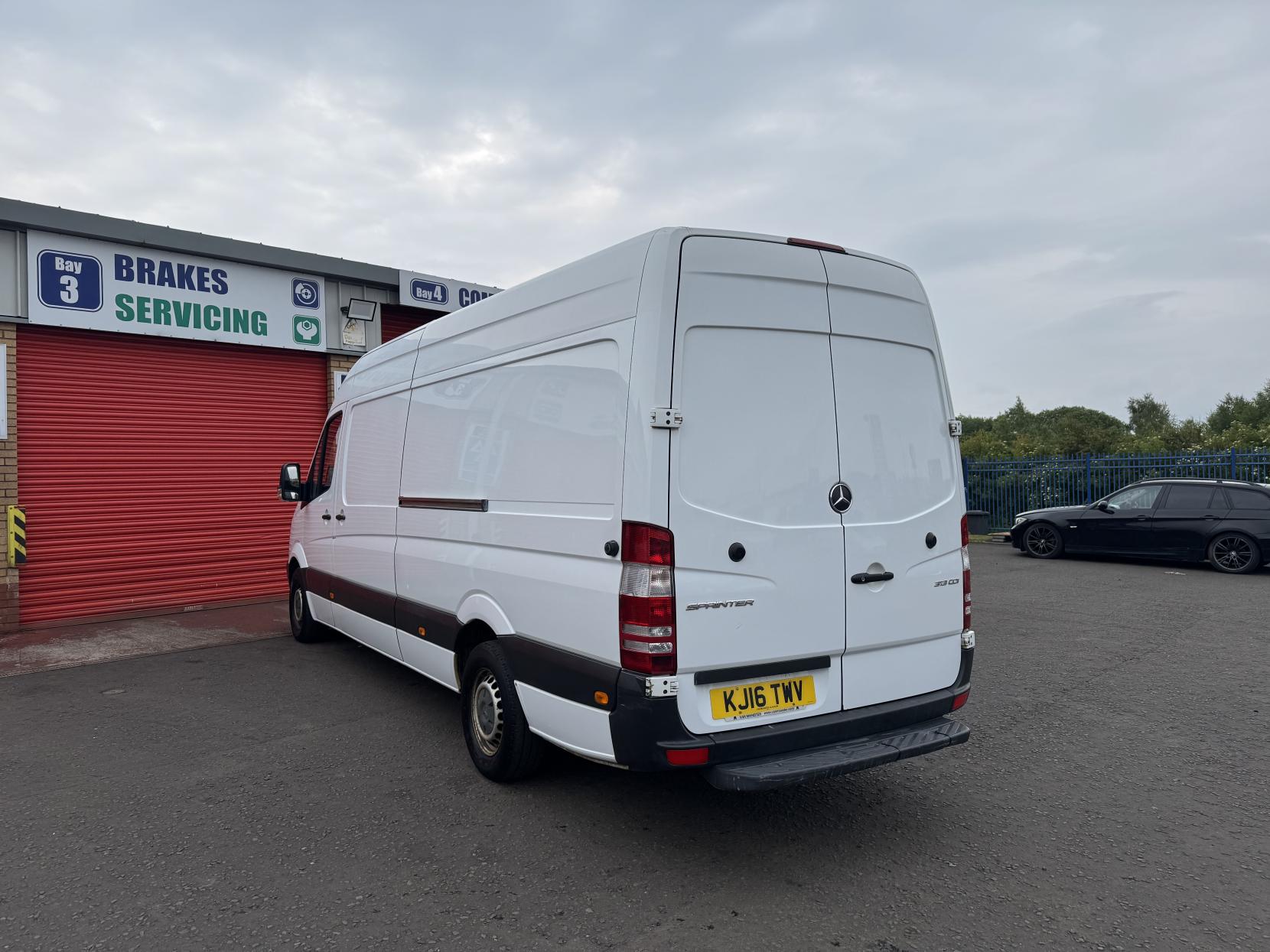 Mercedes-Benz Sprinter 2.1 313 CDi Panel Van 4dr Diesel Manual RWD L3 H3 (129 bhp)