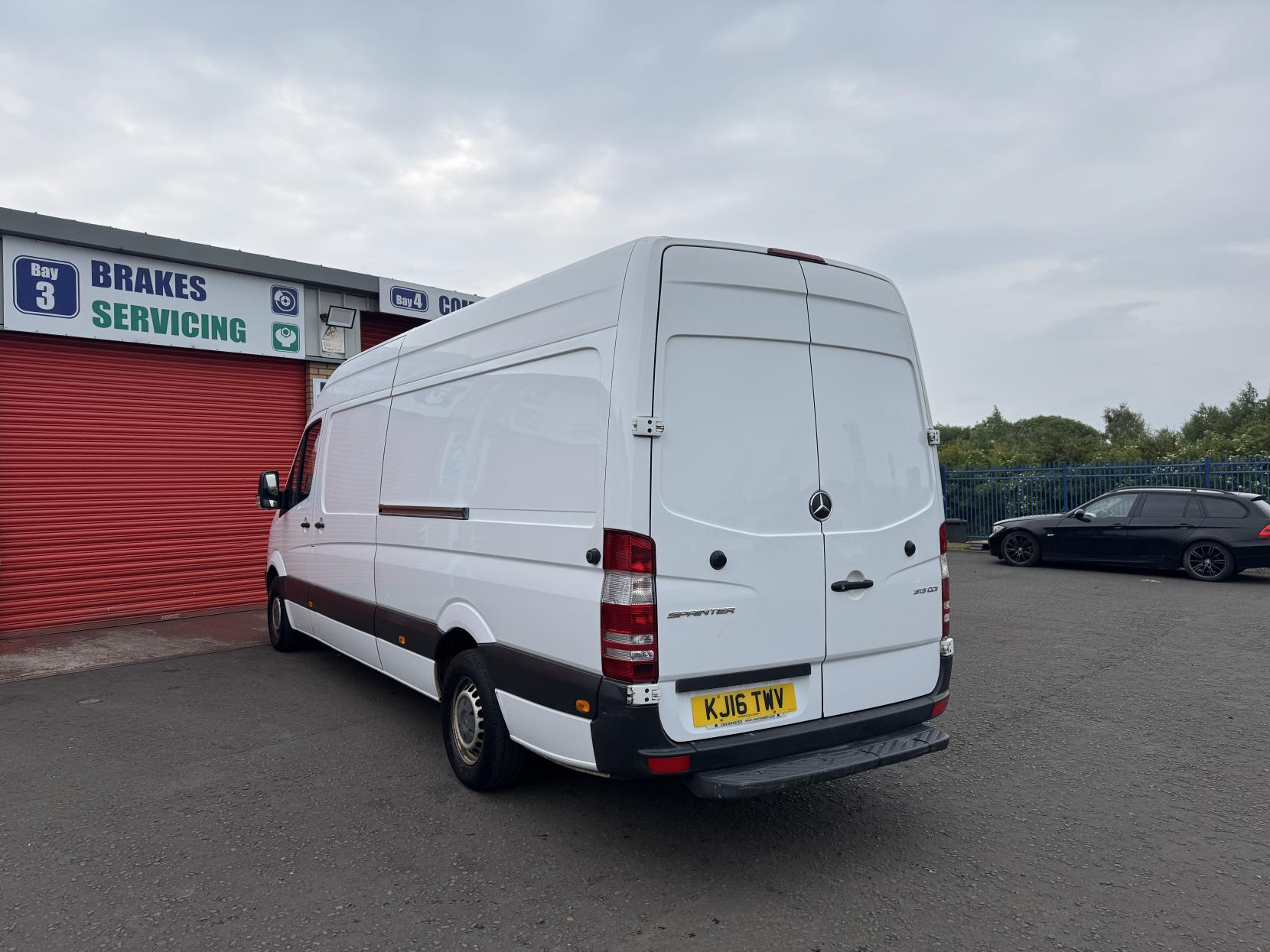 Mercedes-Benz Sprinter 2.1 313 CDi Panel Van 4dr Diesel Manual RWD L3 H3 (129 bhp)