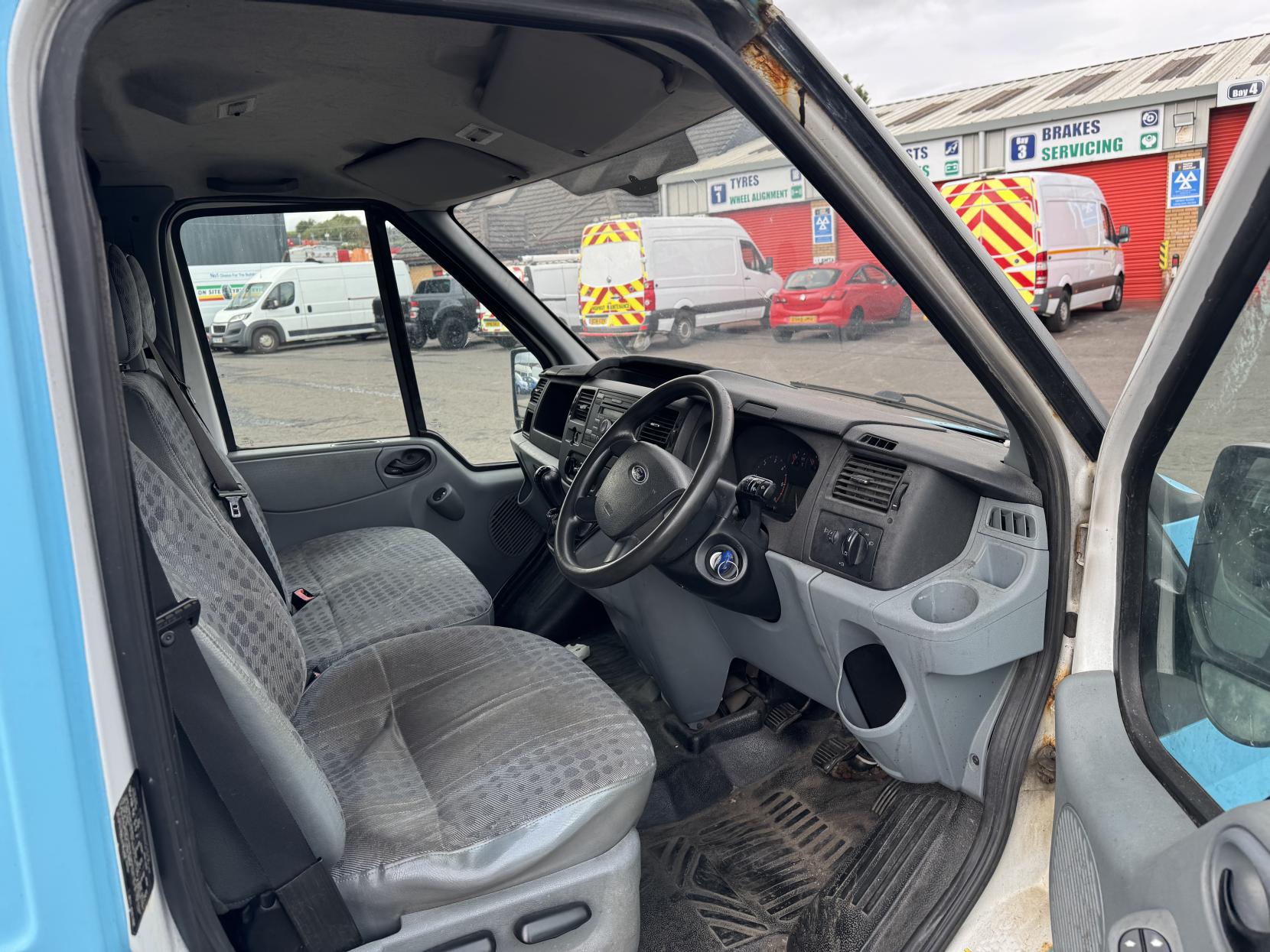 Ford Transit 2.2 TDCi 260 Duratorq Panel Van 5dr Diesel Manual FWD L1 H1 (84 bhp)